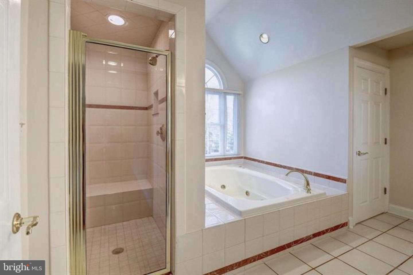 2082 HUNTERS CREST WAY, VIENNA, Virginia 22181, 5 Bedrooms Bedrooms, ,4 BathroomsBathrooms,Residential,For sale,2082 HUNTERS CREST WAY,VAFX2267260 MLS # VAFX2267260