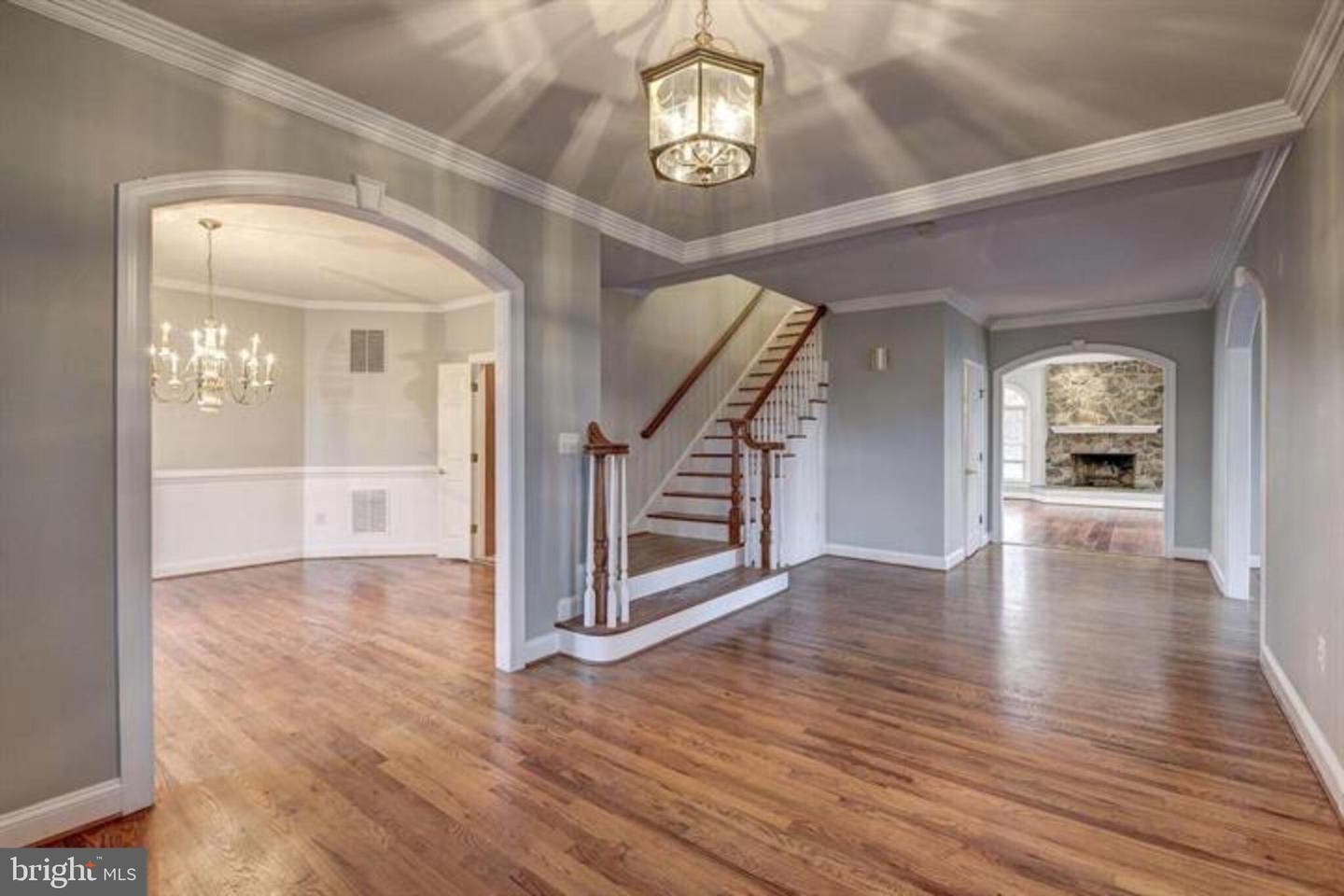2082 HUNTERS CREST WAY, VIENNA, Virginia 22181, 5 Bedrooms Bedrooms, ,4 BathroomsBathrooms,Residential,For sale,2082 HUNTERS CREST WAY,VAFX2267260 MLS # VAFX2267260
