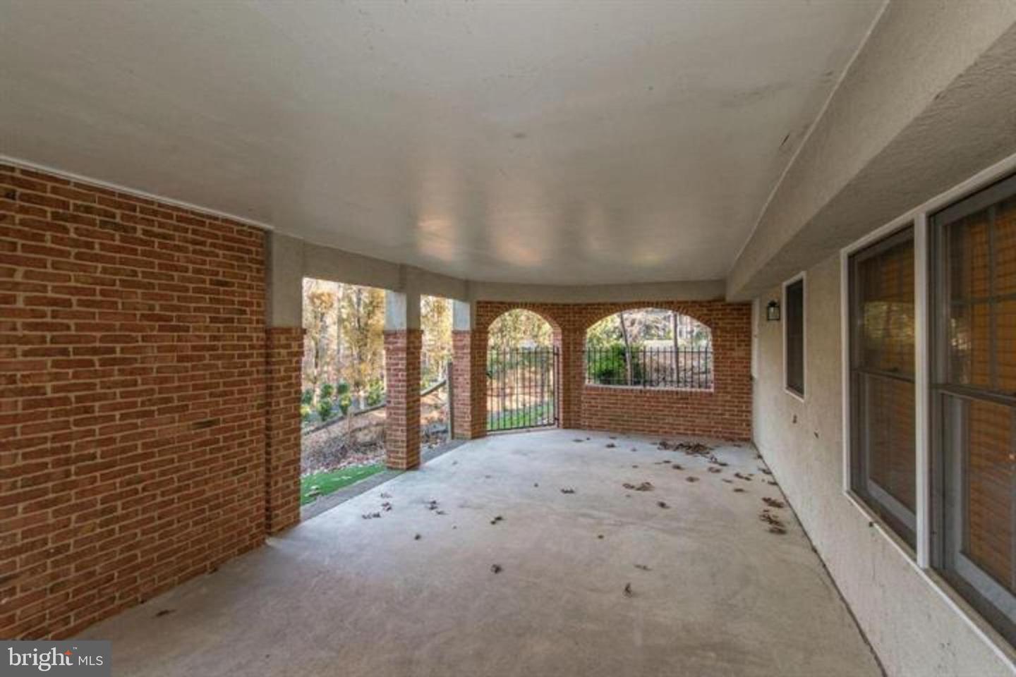 2082 HUNTERS CREST WAY, VIENNA, Virginia 22181, 5 Bedrooms Bedrooms, ,4 BathroomsBathrooms,Residential,For sale,2082 HUNTERS CREST WAY,VAFX2267260 MLS # VAFX2267260