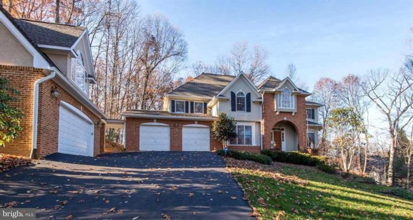 2082 HUNTERS CREST WAY, VIENNA, Virginia 22181, 5 Bedrooms Bedrooms, ,4 BathroomsBathrooms,Residential,For sale,2082 HUNTERS CREST WAY,VAFX2267260 MLS # VAFX2267260