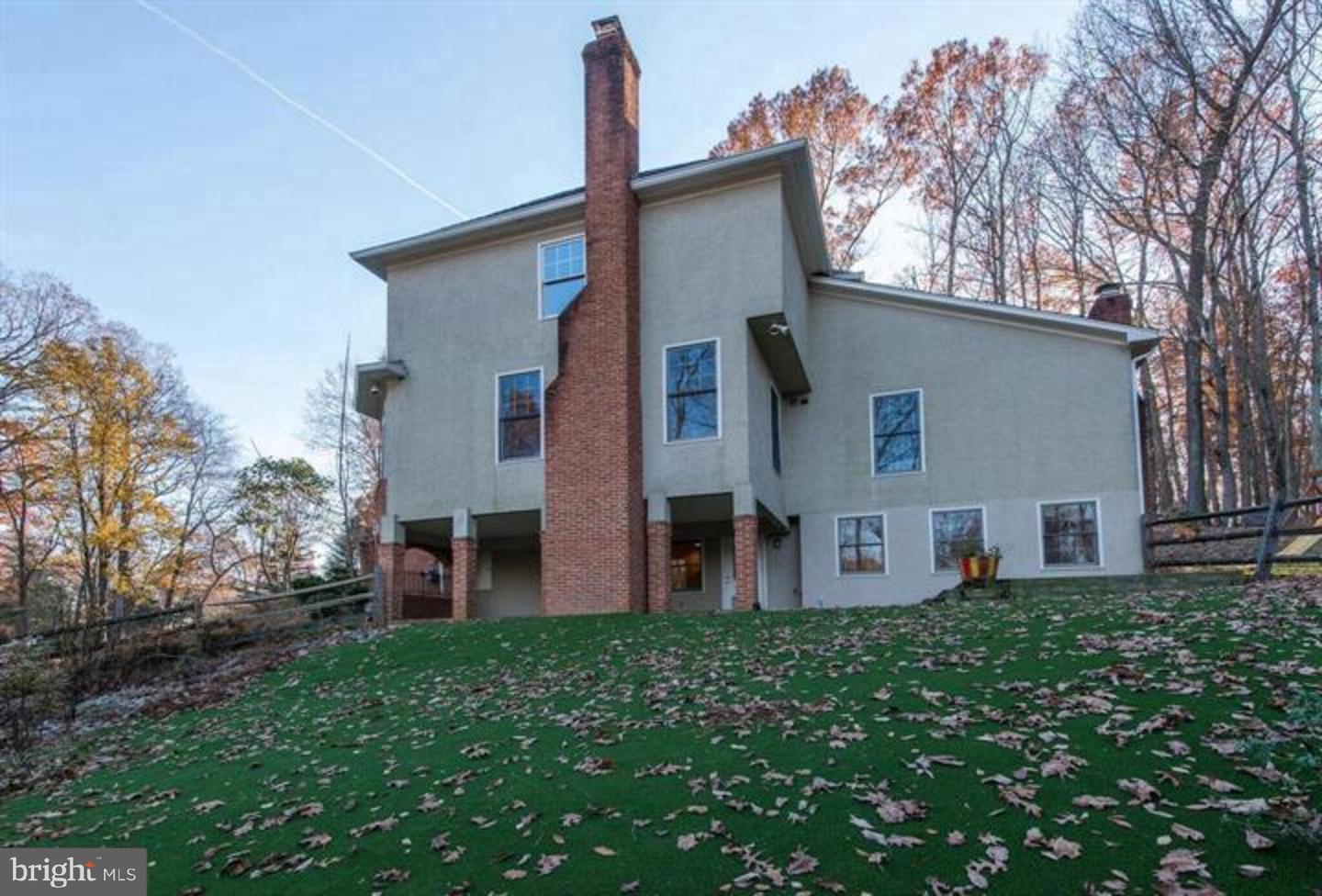 2082 HUNTERS CREST WAY, VIENNA, Virginia 22181, 5 Bedrooms Bedrooms, ,4 BathroomsBathrooms,Residential,For sale,2082 HUNTERS CREST WAY,VAFX2267260 MLS # VAFX2267260