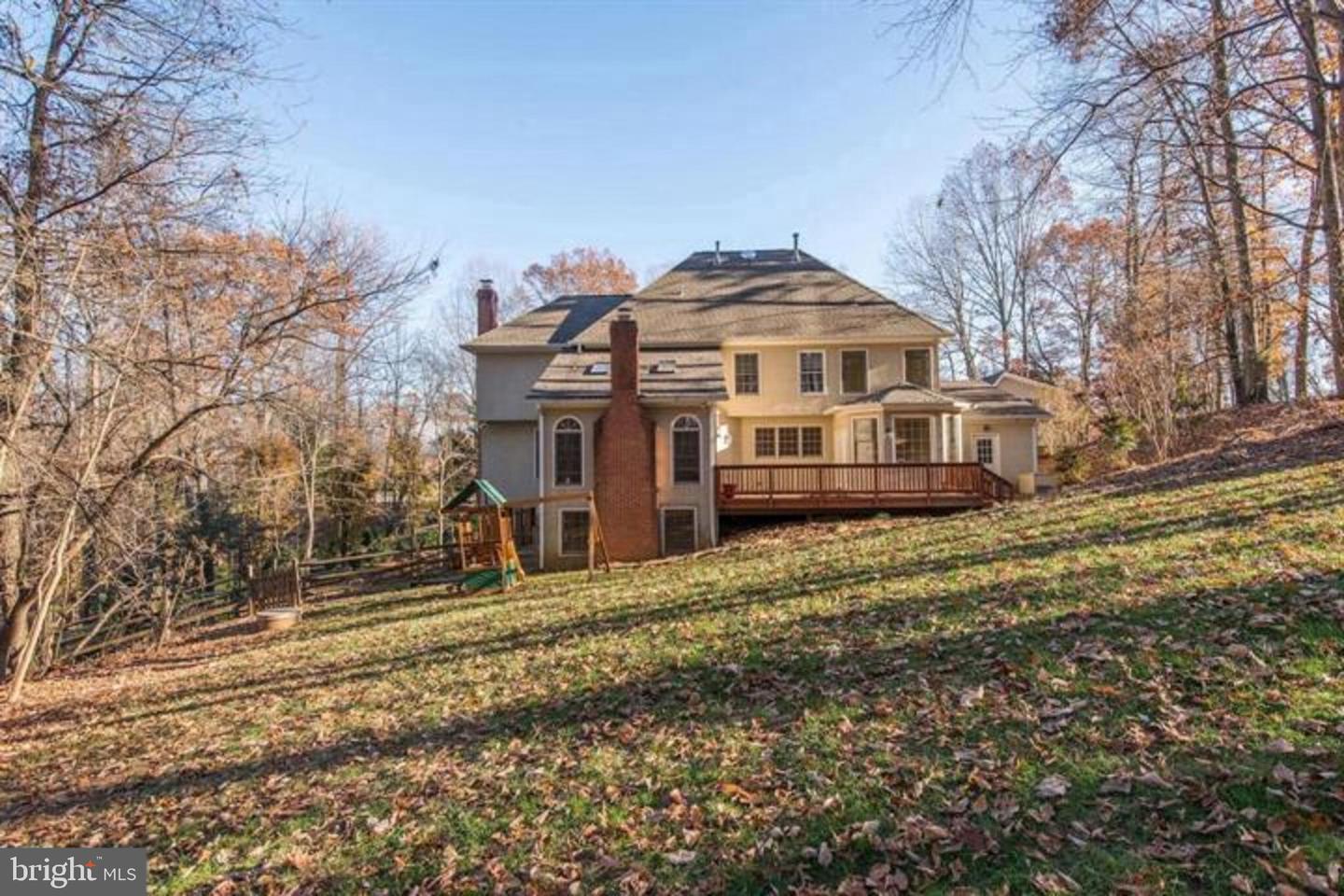 2082 HUNTERS CREST WAY, VIENNA, Virginia 22181, 5 Bedrooms Bedrooms, ,4 BathroomsBathrooms,Residential,For sale,2082 HUNTERS CREST WAY,VAFX2267260 MLS # VAFX2267260