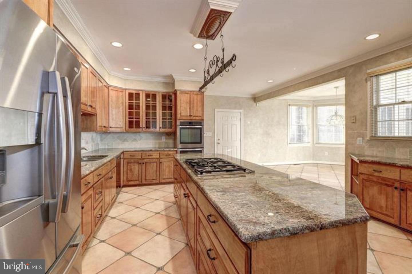 2082 HUNTERS CREST WAY, VIENNA, Virginia 22181, 5 Bedrooms Bedrooms, ,4 BathroomsBathrooms,Residential,For sale,2082 HUNTERS CREST WAY,VAFX2267260 MLS # VAFX2267260