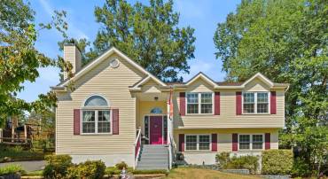 52 MELANIE HOLLOW LN, FREDERICKSBURG, Virginia 22405, 4 Bedrooms Bedrooms, ,3 BathroomsBathrooms,Residential,For sale,52 MELANIE HOLLOW LN,VAST2042694 MLS # VAST2042694