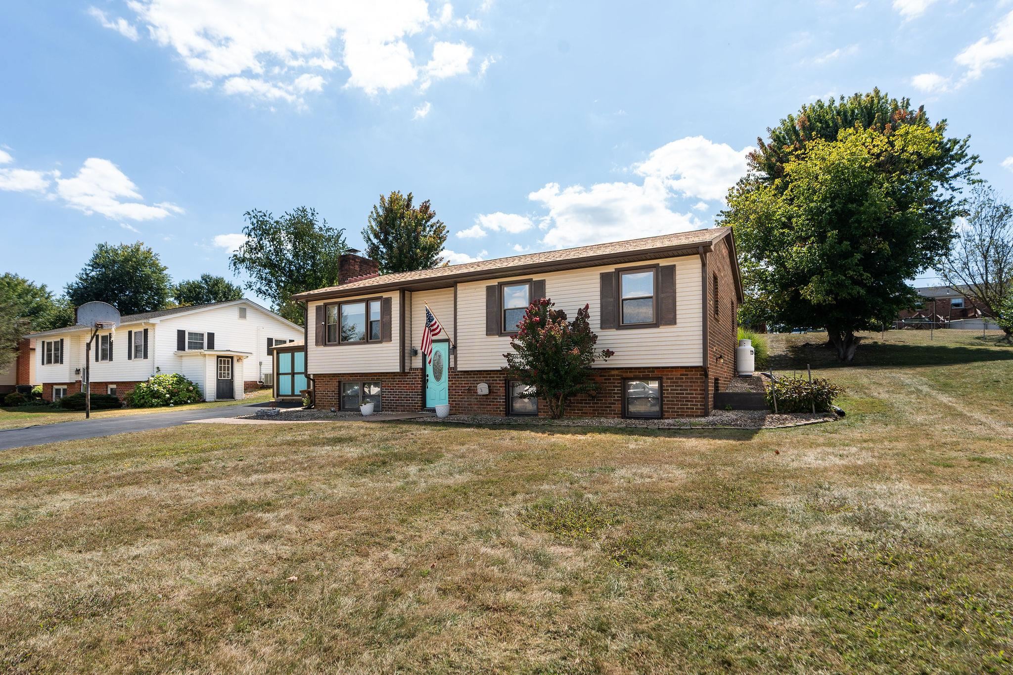 74 MILL STONE DR, VERONA, Virginia 24482, 3 Bedrooms Bedrooms, ,2 BathroomsBathrooms,Residential,74 MILL STONE DR,669143 MLS # 669143