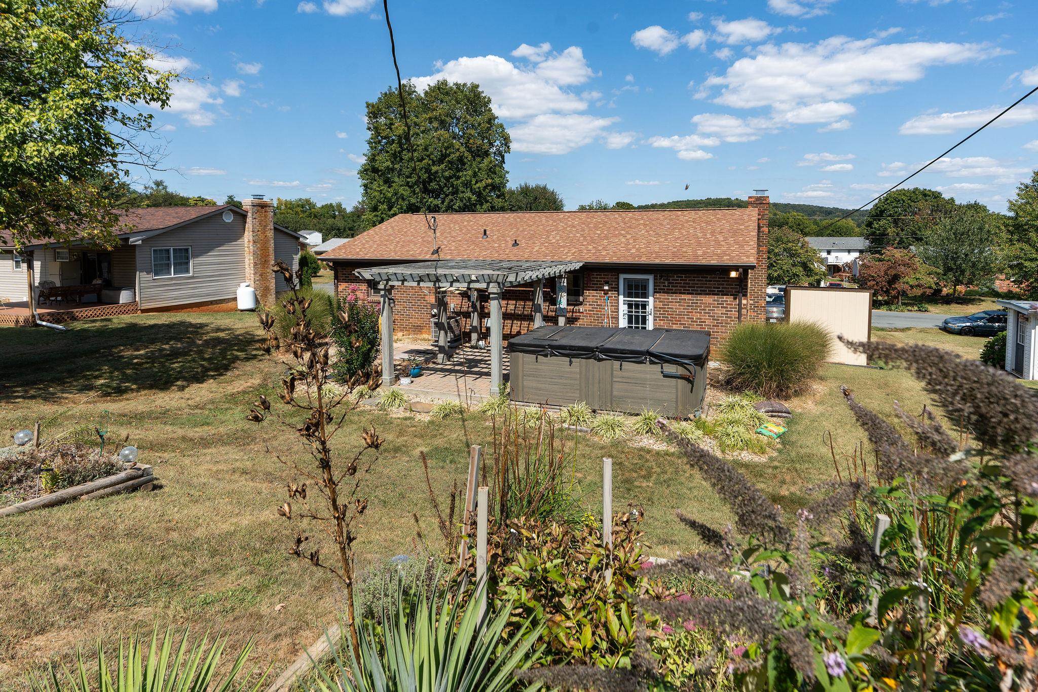 74 MILL STONE DR, VERONA, Virginia 24482, 3 Bedrooms Bedrooms, ,2 BathroomsBathrooms,Residential,74 MILL STONE DR,669143 MLS # 669143