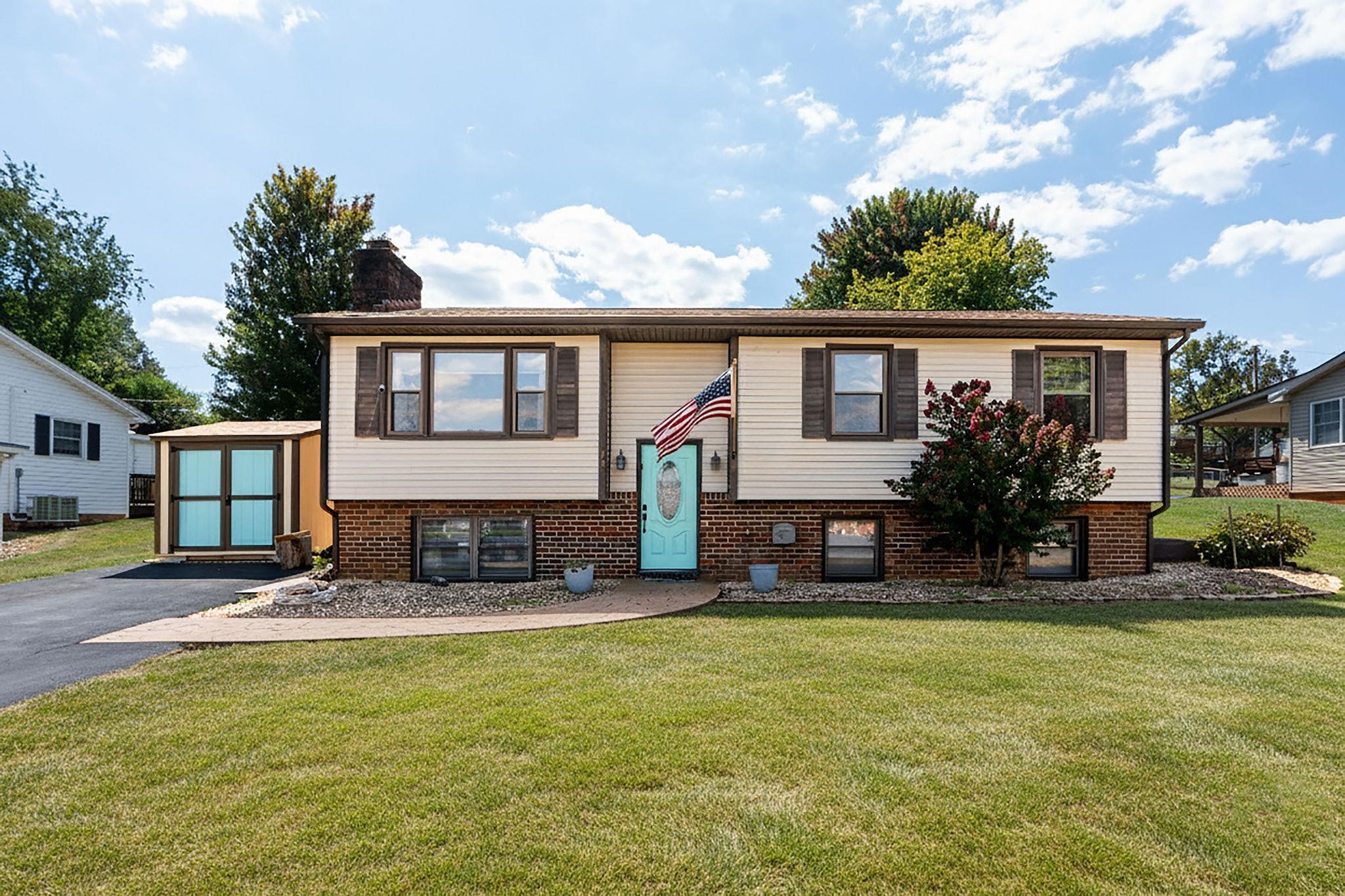 74 MILL STONE DR, VERONA, Virginia 24482, 3 Bedrooms Bedrooms, ,2 BathroomsBathrooms,Residential,74 MILL STONE DR,669143 MLS # 669143