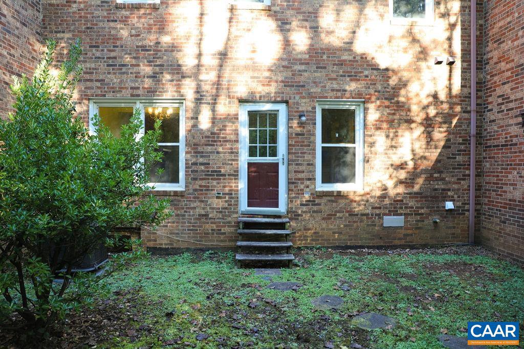 136 BRANDYWINE CT, CHARLOTTESVILLE, Virginia 22901, 4 Bedrooms Bedrooms, ,2 BathroomsBathrooms,Residential,For sale,136 BRANDYWINE CT,667718 MLS # 667718