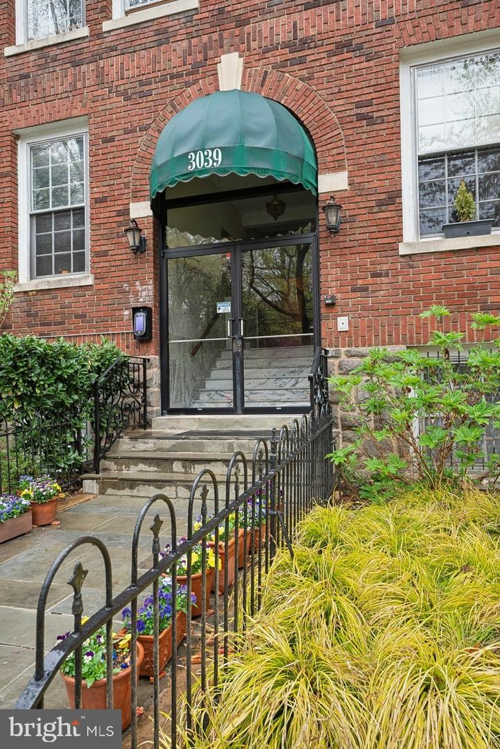 3039 MACOMB ST NW #3A, WASHINGTON, District Of Columbia 20008, 1 Bedroom Bedrooms, ,1 BathroomBathrooms,Residential,For sale,3039 MACOMB ST NW #3A,DCDC2222106 MLS # DCDC2222106