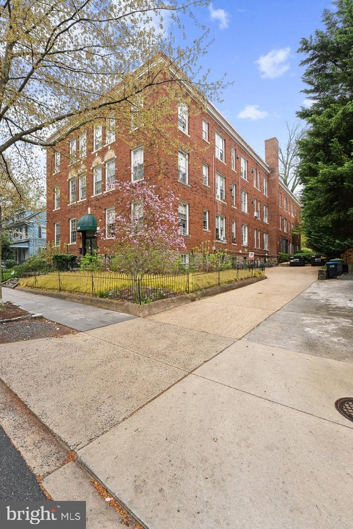 3039 MACOMB ST NW #3A, WASHINGTON, District Of Columbia 20008, 1 Bedroom Bedrooms, ,1 BathroomBathrooms,Residential,For sale,3039 MACOMB ST NW #3A,DCDC2222106 MLS # DCDC2222106
