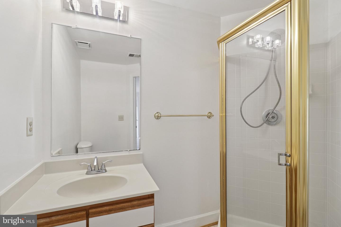 3930 VALLEY RIDGE DR, FAIRFAX, Virginia 22033, 3 Bedrooms Bedrooms, ,3 BathroomsBathrooms,Residential,For sale,3930 VALLEY RIDGE DR,VAFX2268038 MLS # VAFX2268038