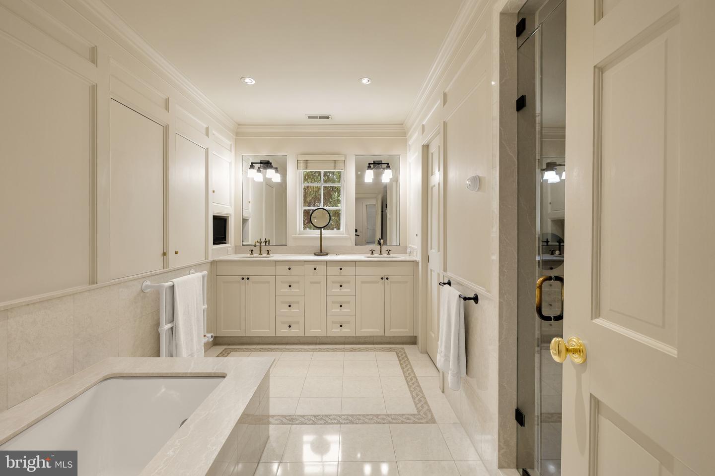 2927 44TH ST NW, WASHINGTON, District Of Columbia 20016, 6 Bedrooms Bedrooms, ,6 BathroomsBathrooms,Residential,For sale,2927 44TH ST NW,DCDC2223168 MLS # DCDC2223168