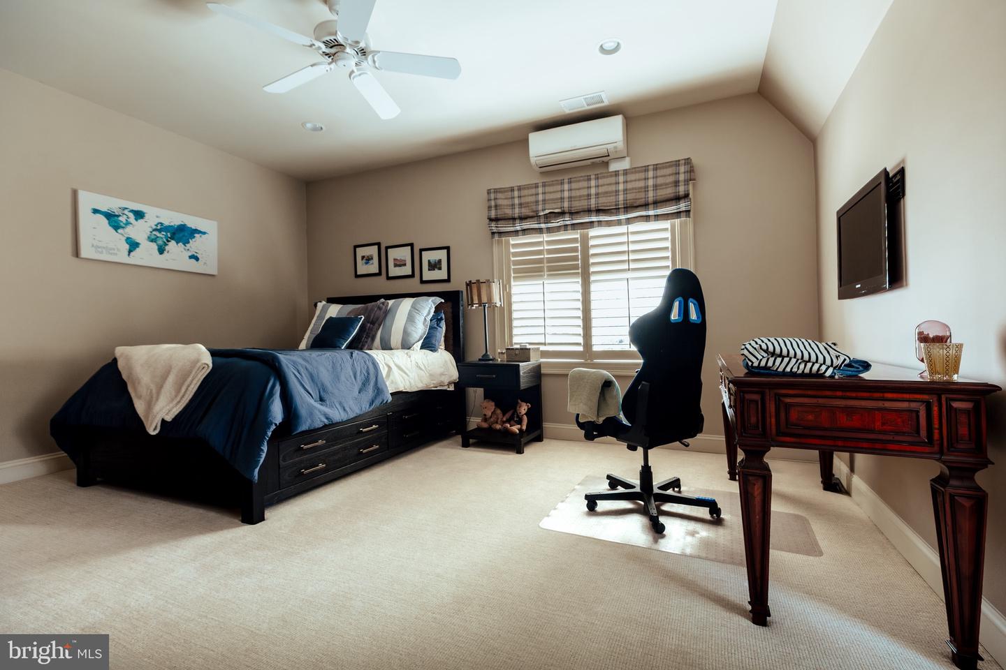 644 DEERFIELD FARM CT, GREAT FALLS, Virginia 22066, 5 Bedrooms Bedrooms, ,5 BathroomsBathrooms,Residential,For sale,644 DEERFIELD FARM CT,VAFX2232538 MLS # VAFX2232538