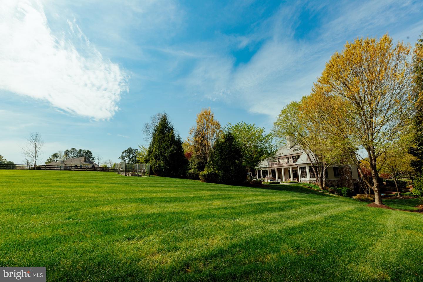 644 DEERFIELD FARM CT, GREAT FALLS, Virginia 22066, 5 Bedrooms Bedrooms, ,5 BathroomsBathrooms,Residential,For sale,644 DEERFIELD FARM CT,VAFX2232538 MLS # VAFX2232538