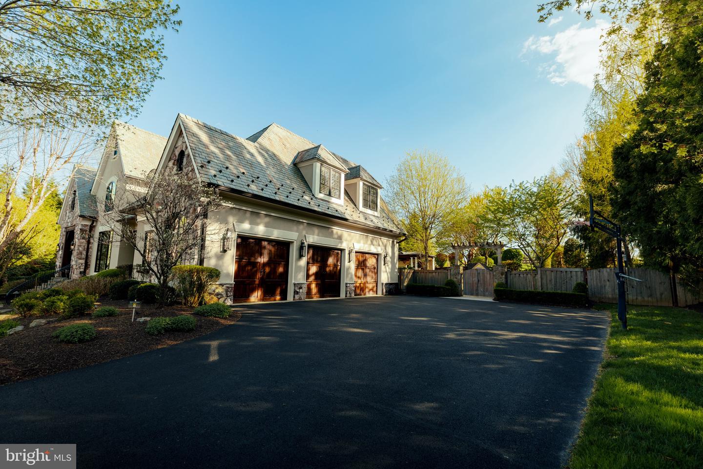 644 DEERFIELD FARM CT, GREAT FALLS, Virginia 22066, 5 Bedrooms Bedrooms, ,5 BathroomsBathrooms,Residential,For sale,644 DEERFIELD FARM CT,VAFX2232538 MLS # VAFX2232538