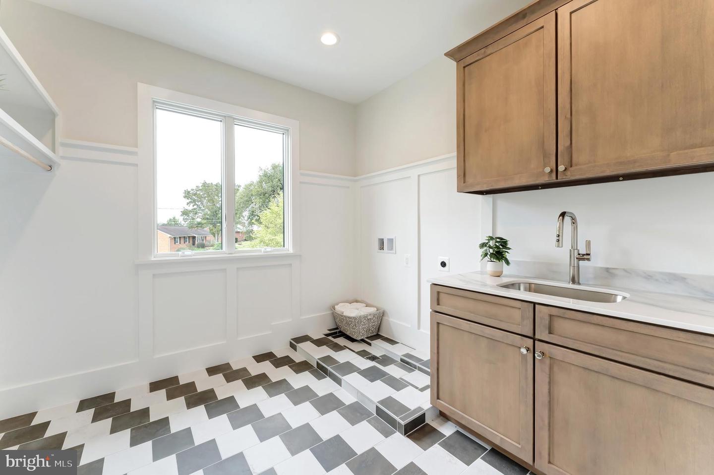 2123 NATAHOA CT, FALLS CHURCH, Virginia 22043, 7 Bedrooms Bedrooms, ,6 BathroomsBathrooms,Residential,For sale,2123 NATAHOA CT,VAFX2239596 MLS # VAFX2239596