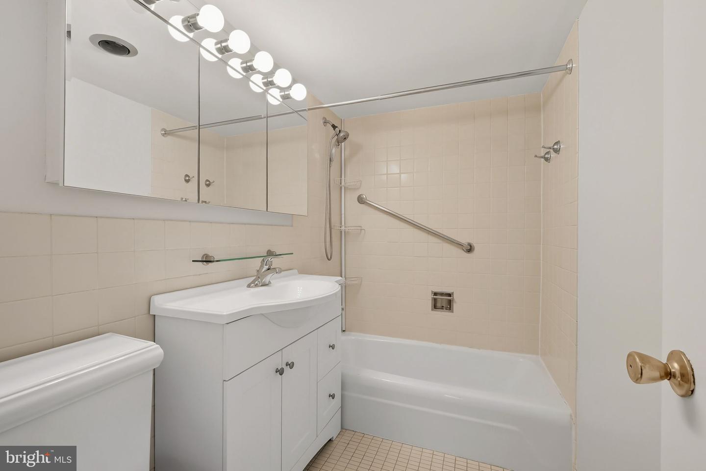 1317 4TH ST SW, WASHINGTON, District Of Columbia 20024, 4 Bedrooms Bedrooms, ,4 BathroomsBathrooms,Residential,For sale,1317 4TH ST SW,DCDC2211998 MLS # DCDC2211998 1317 4TH ST SW, WASHINGTON, District Of Columbia 20024, 4 Bedrooms Bedrooms, ,4 BathroomsBathrooms,Residential,For sale,1317 4TH ST SW,DCDC2211998 MLS # DCDC2211998