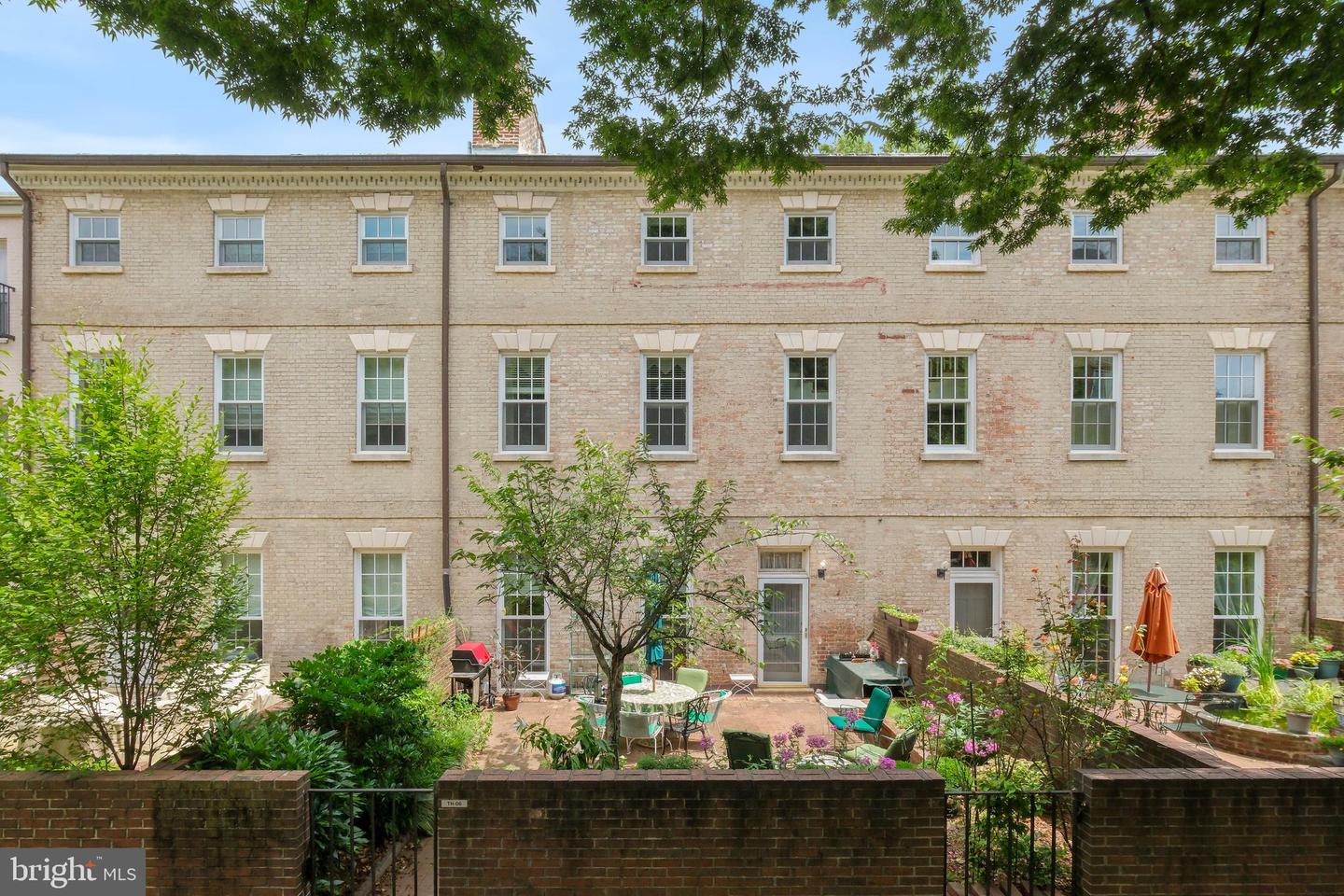 1317 4TH ST SW, WASHINGTON, District Of Columbia 20024, 4 Bedrooms Bedrooms, ,4 BathroomsBathrooms,Residential,For sale,1317 4TH ST SW,DCDC2211998 MLS # DCDC2211998 1317 4TH ST SW, WASHINGTON, District Of Columbia 20024, 4 Bedrooms Bedrooms, ,4 BathroomsBathrooms,Residential,For sale,1317 4TH ST SW,DCDC2211998 MLS # DCDC2211998