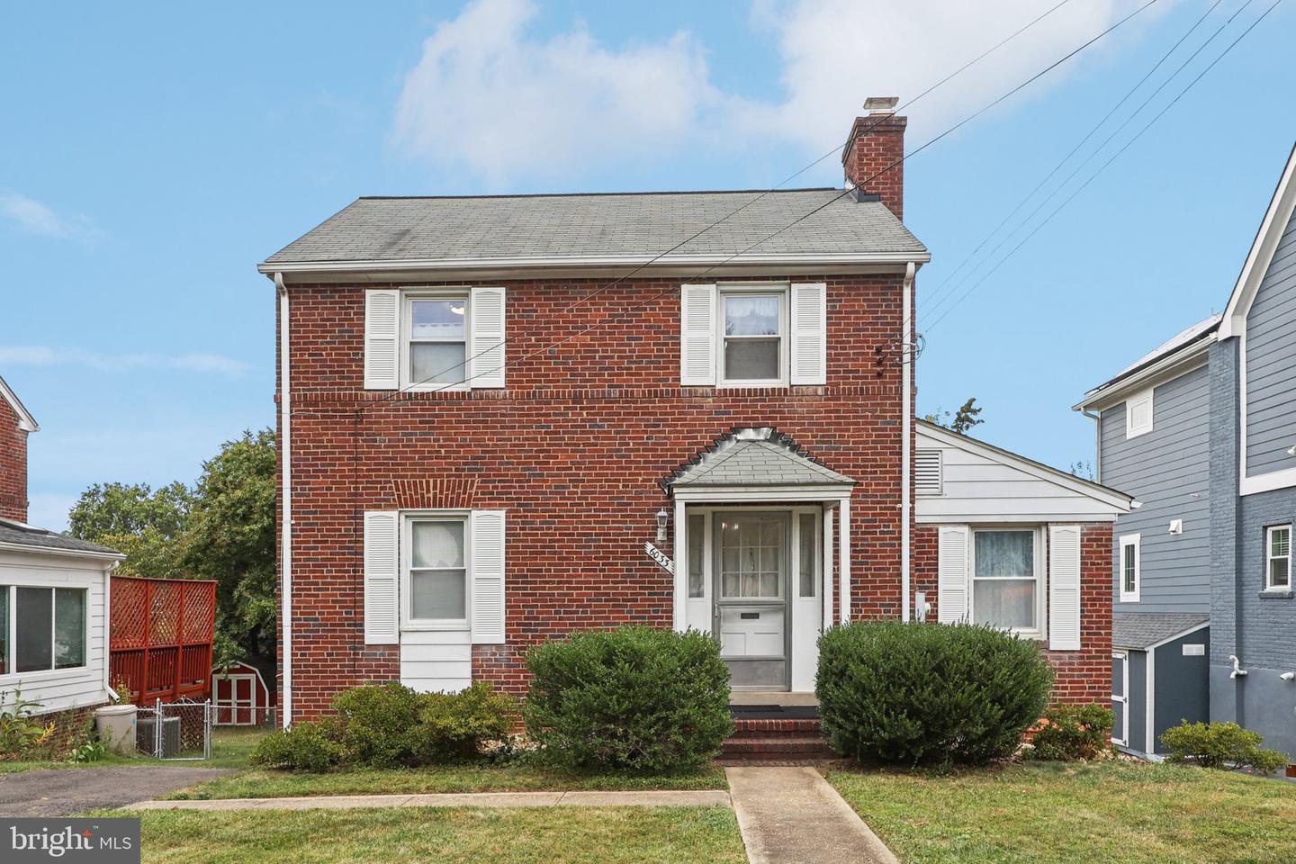 6033 19TH RD N, ARLINGTON, Virginia 22205, 2 Bedrooms Bedrooms, 4 Rooms Rooms,1 BathroomBathrooms,Residential,For sale,6033 19TH RD N,VAAR2061486 MLS # VAAR2061486