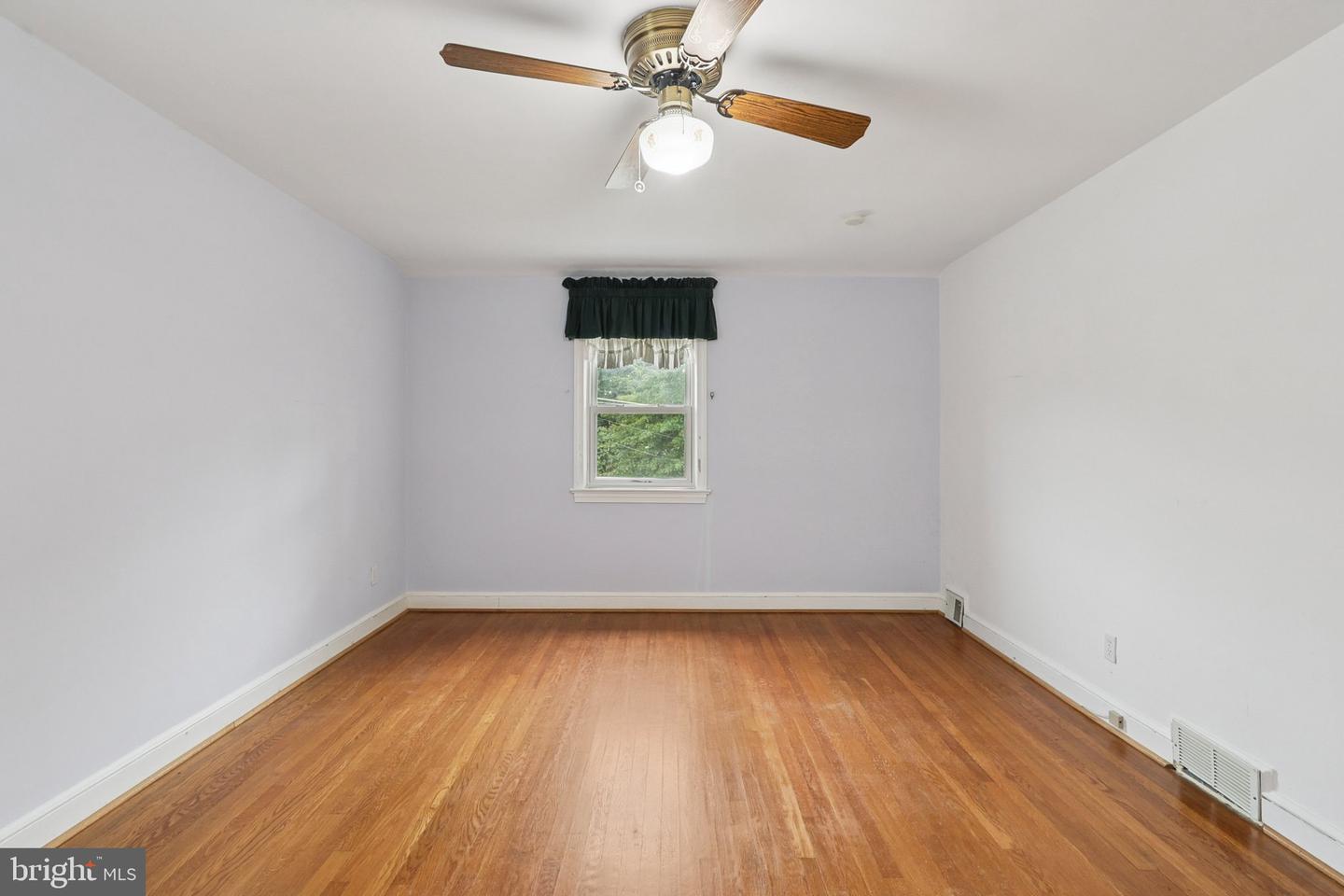6033 19TH RD N, ARLINGTON, Virginia 22205, 2 Bedrooms Bedrooms, 4 Rooms Rooms,1 BathroomBathrooms,Residential,For sale,6033 19TH RD N,VAAR2061486 MLS # VAAR2061486