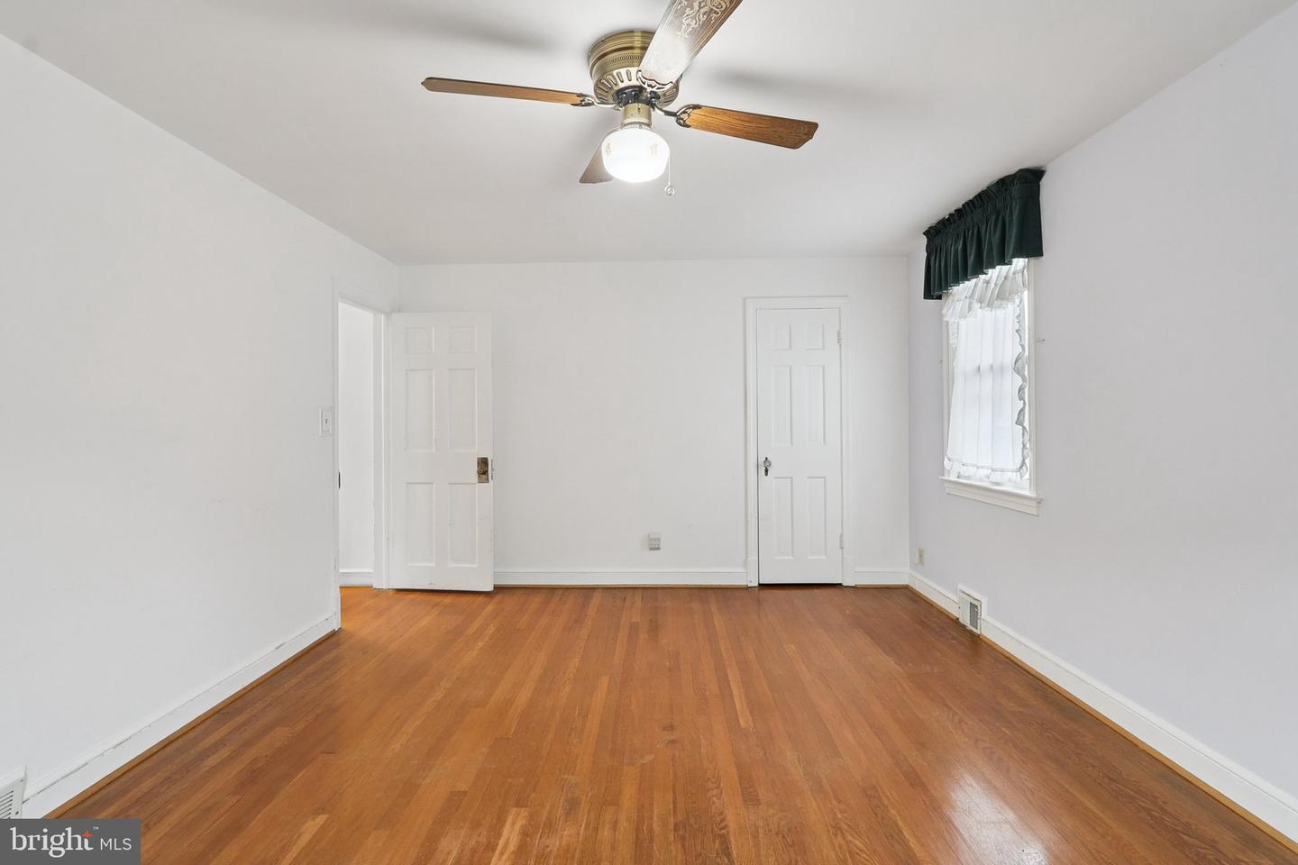 6033 19TH RD N, ARLINGTON, Virginia 22205, 2 Bedrooms Bedrooms, 4 Rooms Rooms,1 BathroomBathrooms,Residential,For sale,6033 19TH RD N,VAAR2061486 MLS # VAAR2061486