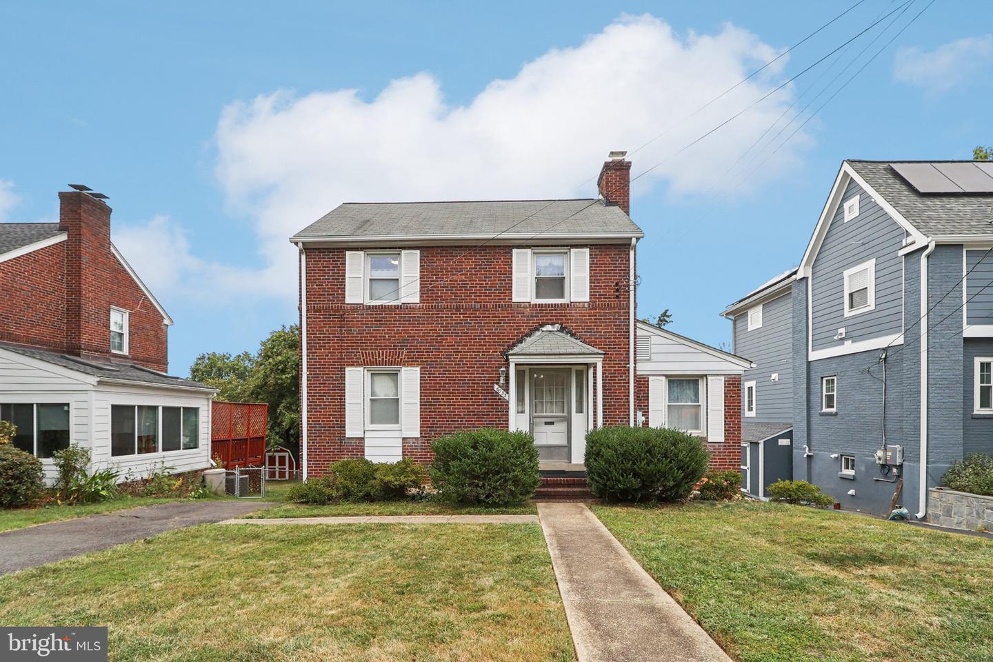 6033 19TH RD N, ARLINGTON, Virginia 22205, 2 Bedrooms Bedrooms, 4 Rooms Rooms,1 BathroomBathrooms,Residential,For sale,6033 19TH RD N,VAAR2061486 MLS # VAAR2061486