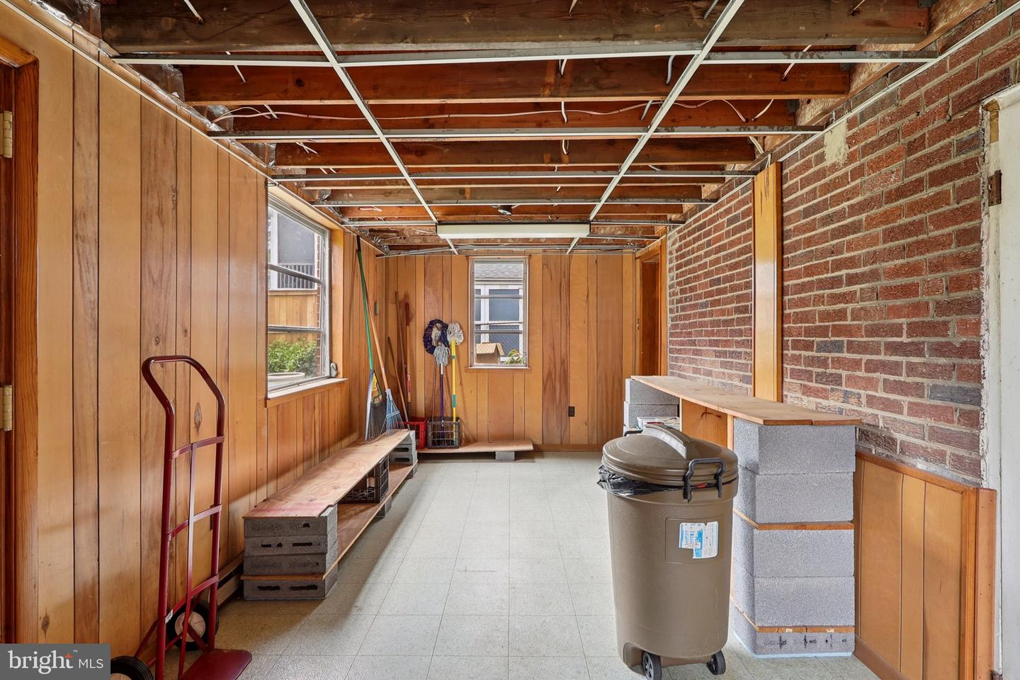 6033 19TH RD N, ARLINGTON, Virginia 22205, 2 Bedrooms Bedrooms, 4 Rooms Rooms,1 BathroomBathrooms,Residential,For sale,6033 19TH RD N,VAAR2061486 MLS # VAAR2061486