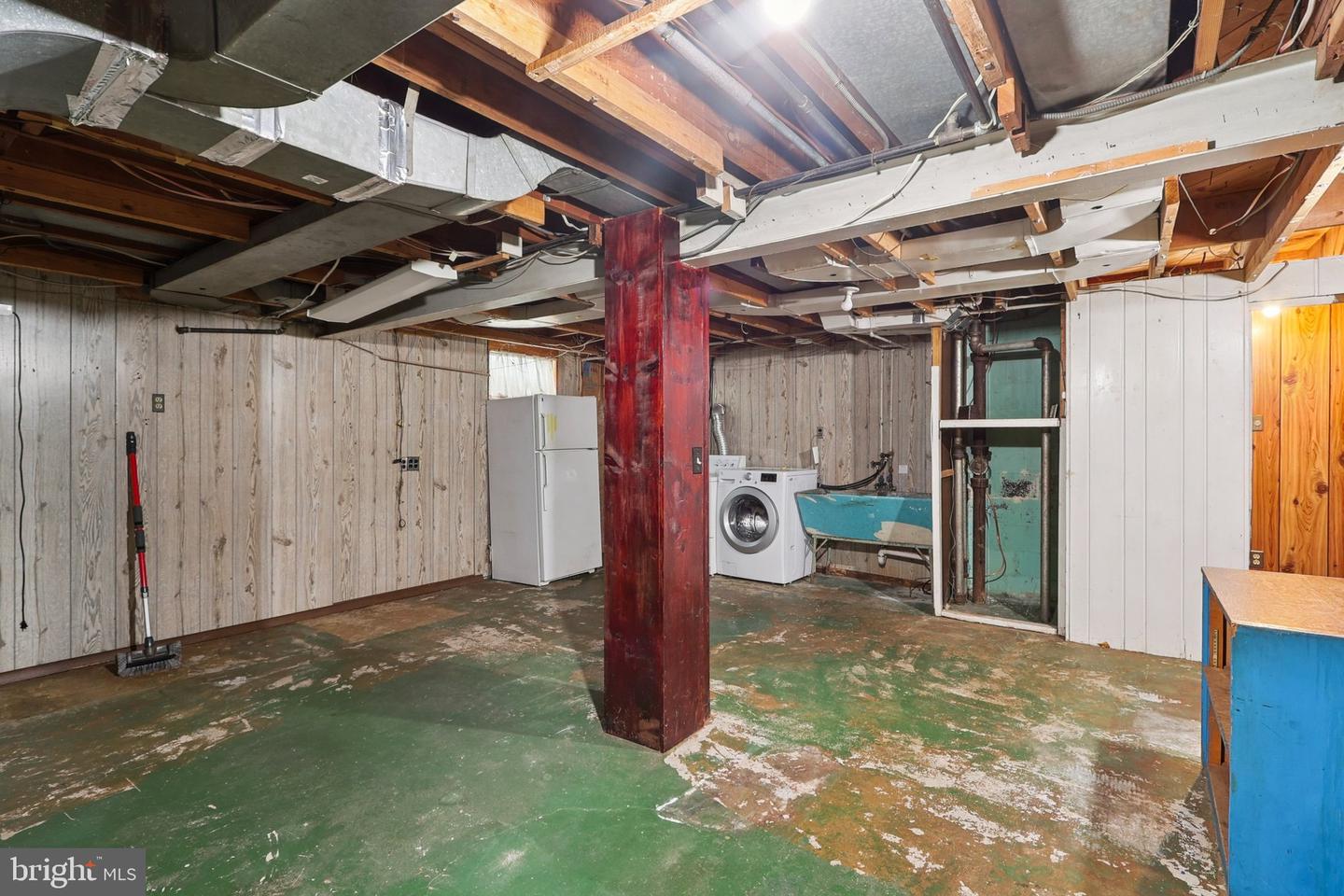 6033 19TH RD N, ARLINGTON, Virginia 22205, 2 Bedrooms Bedrooms, 4 Rooms Rooms,1 BathroomBathrooms,Residential,For sale,6033 19TH RD N,VAAR2061486 MLS # VAAR2061486