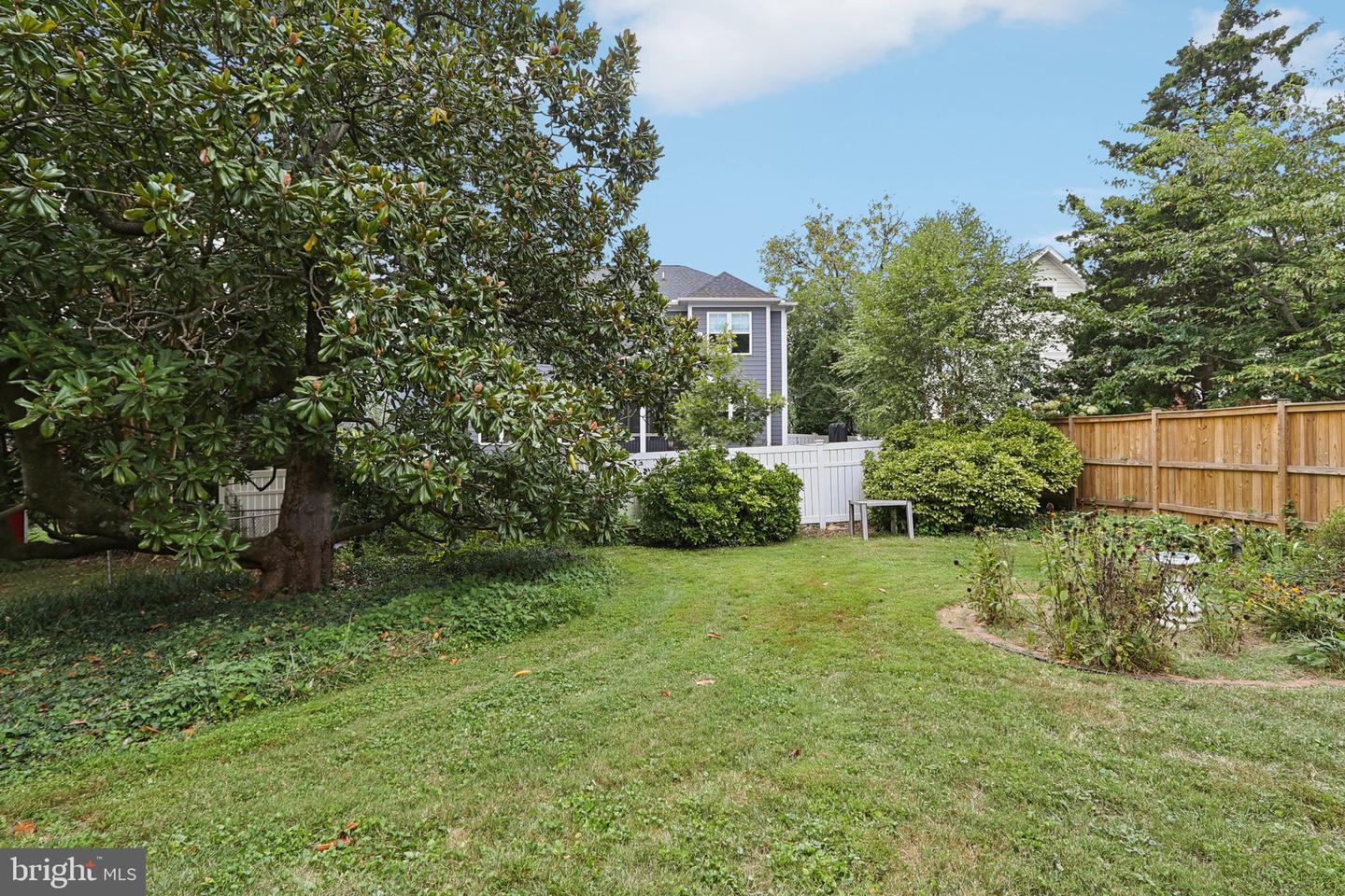 6033 19TH RD N, ARLINGTON, Virginia 22205, 2 Bedrooms Bedrooms, 4 Rooms Rooms,1 BathroomBathrooms,Residential,For sale,6033 19TH RD N,VAAR2061486 MLS # VAAR2061486