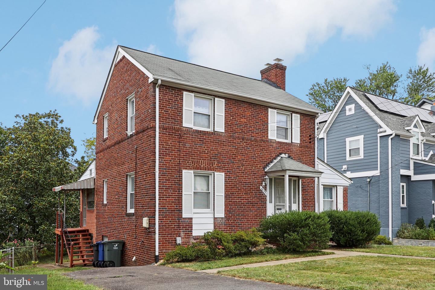 6033 19TH RD N, ARLINGTON, Virginia 22205, 2 Bedrooms Bedrooms, 4 Rooms Rooms,1 BathroomBathrooms,Residential,For sale,6033 19TH RD N,VAAR2061486 MLS # VAAR2061486