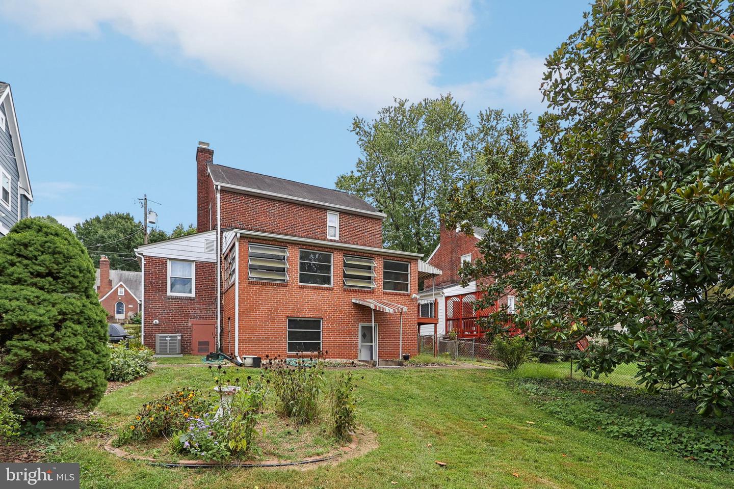 6033 19TH RD N, ARLINGTON, Virginia 22205, 2 Bedrooms Bedrooms, 4 Rooms Rooms,1 BathroomBathrooms,Residential,For sale,6033 19TH RD N,VAAR2061486 MLS # VAAR2061486