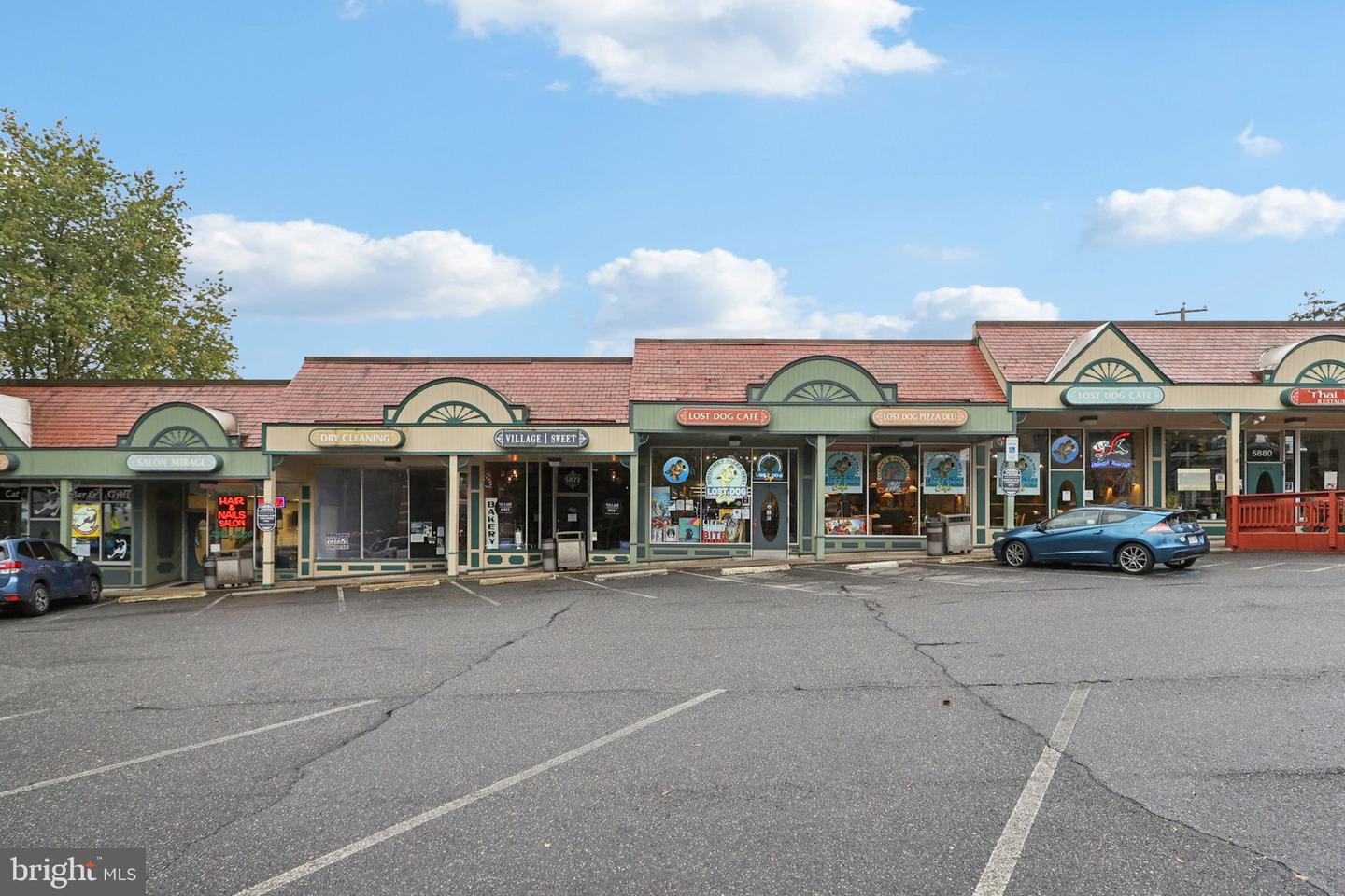 6033 19TH RD N, ARLINGTON, Virginia 22205, 2 Bedrooms Bedrooms, 4 Rooms Rooms,1 BathroomBathrooms,Residential,For sale,6033 19TH RD N,VAAR2061486 MLS # VAAR2061486