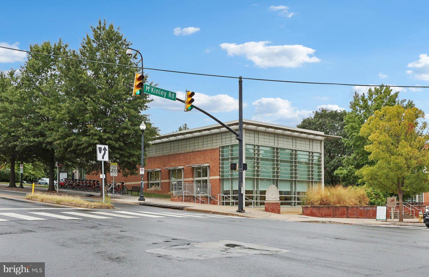 6033 19TH RD N, ARLINGTON, Virginia 22205, 2 Bedrooms Bedrooms, 4 Rooms Rooms,1 BathroomBathrooms,Residential,For sale,6033 19TH RD N,VAAR2061486 MLS # VAAR2061486