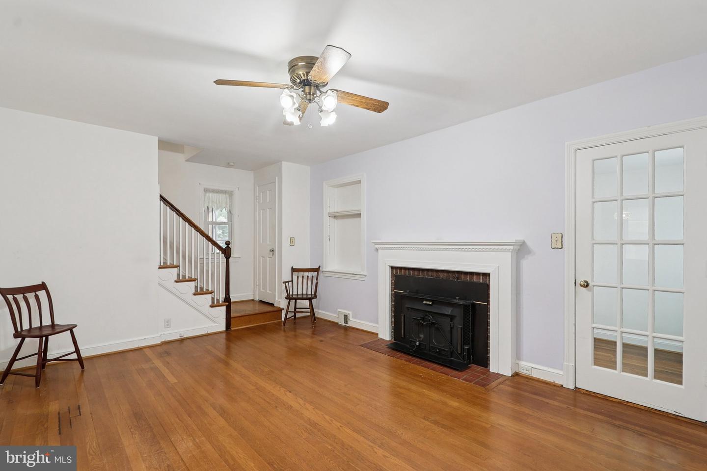 6033 19TH RD N, ARLINGTON, Virginia 22205, 2 Bedrooms Bedrooms, 4 Rooms Rooms,1 BathroomBathrooms,Residential,For sale,6033 19TH RD N,VAAR2061486 MLS # VAAR2061486