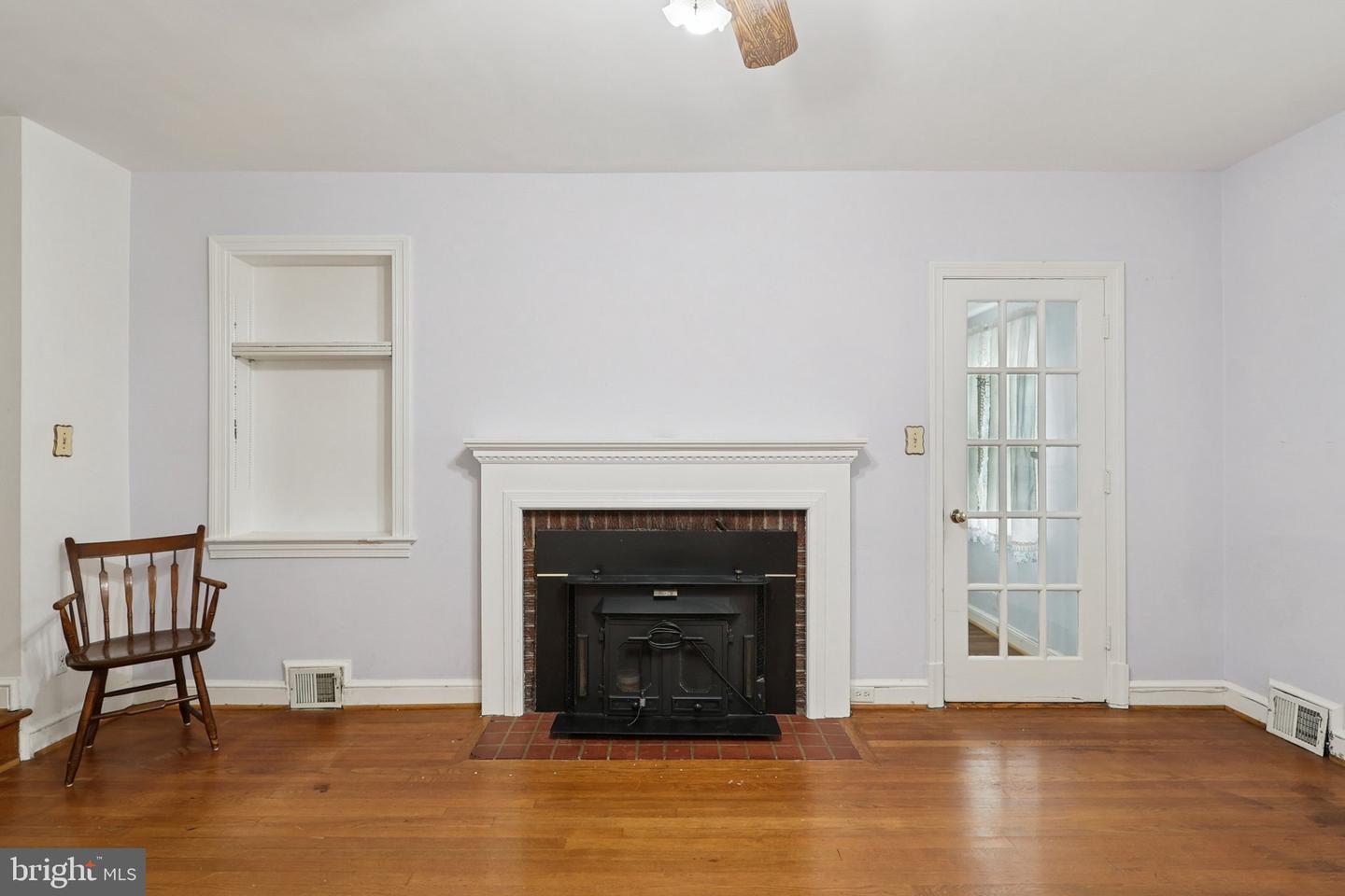 6033 19TH RD N, ARLINGTON, Virginia 22205, 2 Bedrooms Bedrooms, 4 Rooms Rooms,1 BathroomBathrooms,Residential,For sale,6033 19TH RD N,VAAR2061486 MLS # VAAR2061486