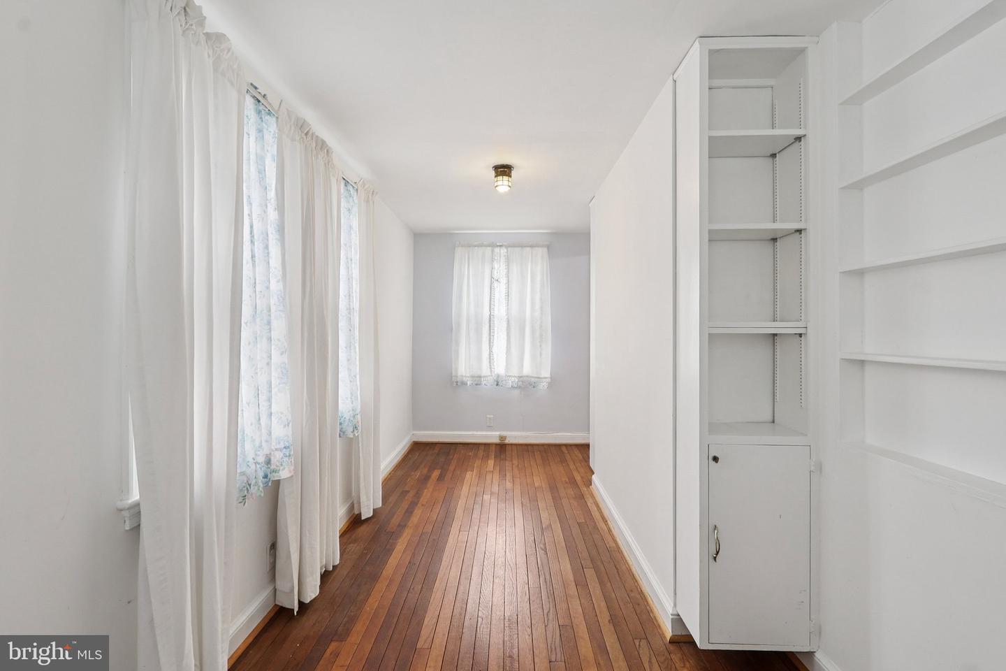 6033 19TH RD N, ARLINGTON, Virginia 22205, 2 Bedrooms Bedrooms, 4 Rooms Rooms,1 BathroomBathrooms,Residential,For sale,6033 19TH RD N,VAAR2061486 MLS # VAAR2061486