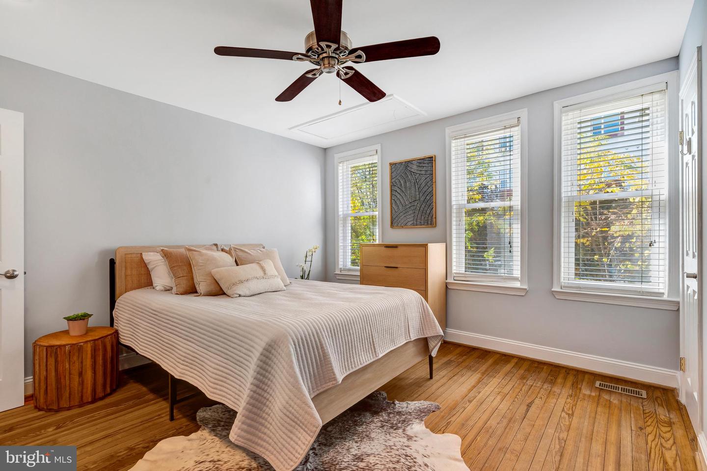 913 4TH ST NE, WASHINGTON, District Of Columbia 20002, 2 Bedrooms Bedrooms, ,1 BathroomBathrooms,Residential,For sale,913 4TH ST NE,DCDC2213162 MLS # DCDC2213162