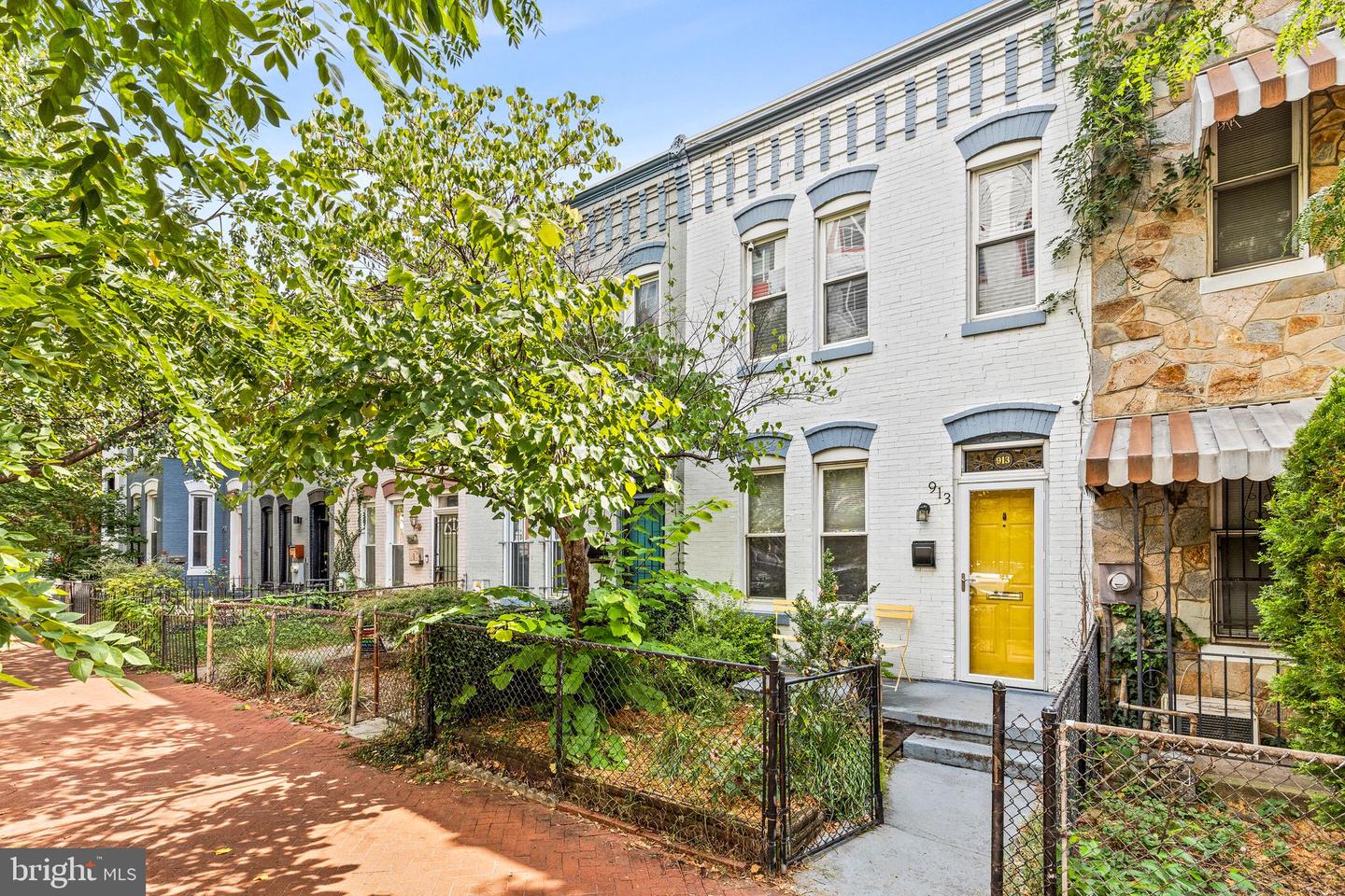 913 4TH ST NE, WASHINGTON, District Of Columbia 20002, 2 Bedrooms Bedrooms, ,1 BathroomBathrooms,Residential,For sale,913 4TH ST NE,DCDC2213162 MLS # DCDC2213162