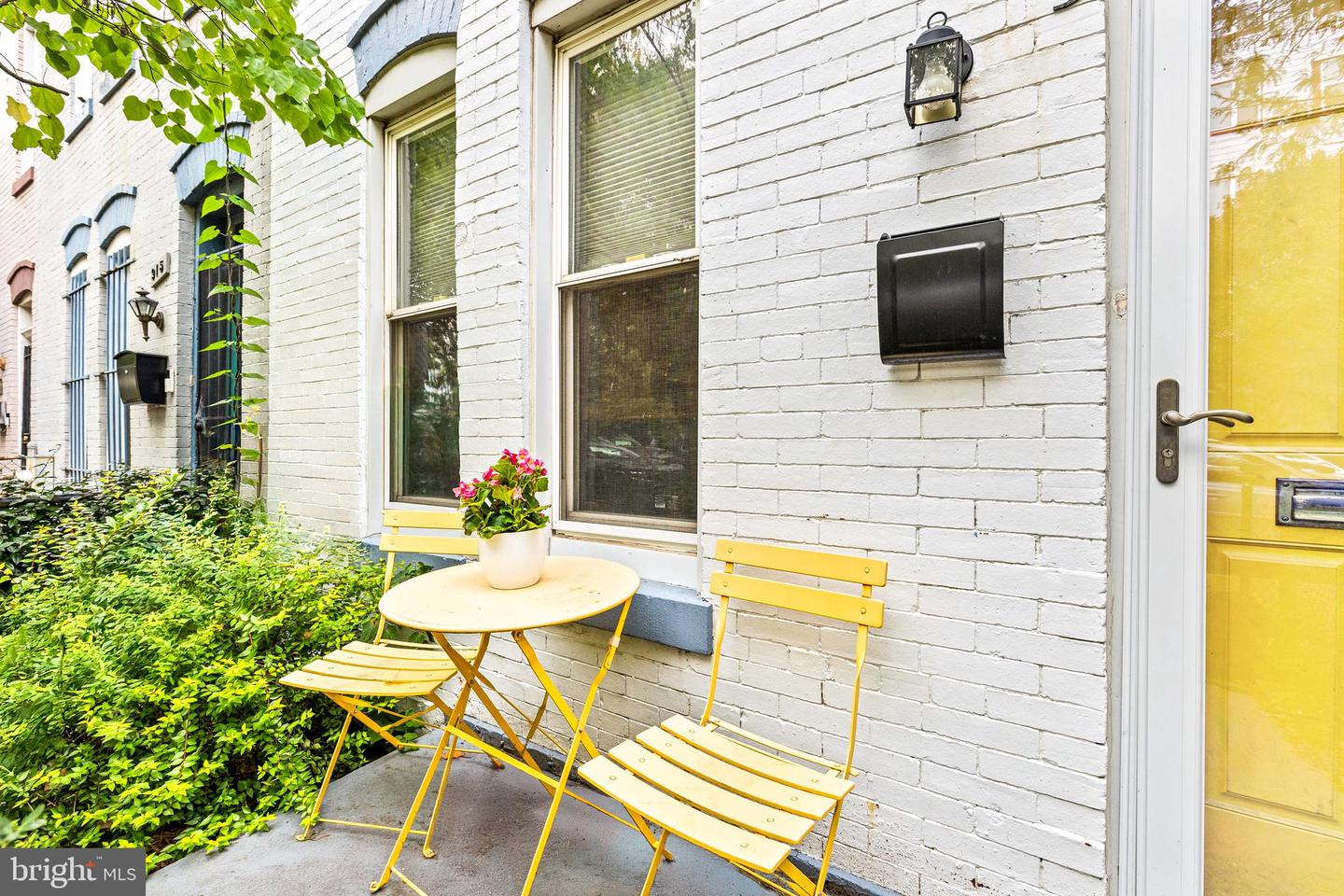 913 4TH ST NE, WASHINGTON, District Of Columbia 20002, 2 Bedrooms Bedrooms, ,1 BathroomBathrooms,Residential,For sale,913 4TH ST NE,DCDC2213162 MLS # DCDC2213162