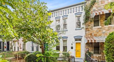 913 4TH ST NE, WASHINGTON, District Of Columbia 20002, 2 Bedrooms Bedrooms, ,1 BathroomBathrooms,Residential,For sale,913 4TH ST NE,DCDC2213162 MLS # DCDC2213162