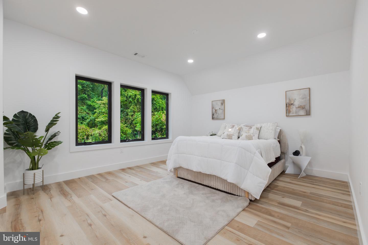 12816 FURNACE MOUNTAIN RD, LOVETTSVILLE, Virginia 20180, 5 Bedrooms Bedrooms, 10 Rooms Rooms,4 BathroomsBathrooms,Residential,For sale,12816 FURNACE MOUNTAIN RD,VALO2103654 MLS # VALO2103654