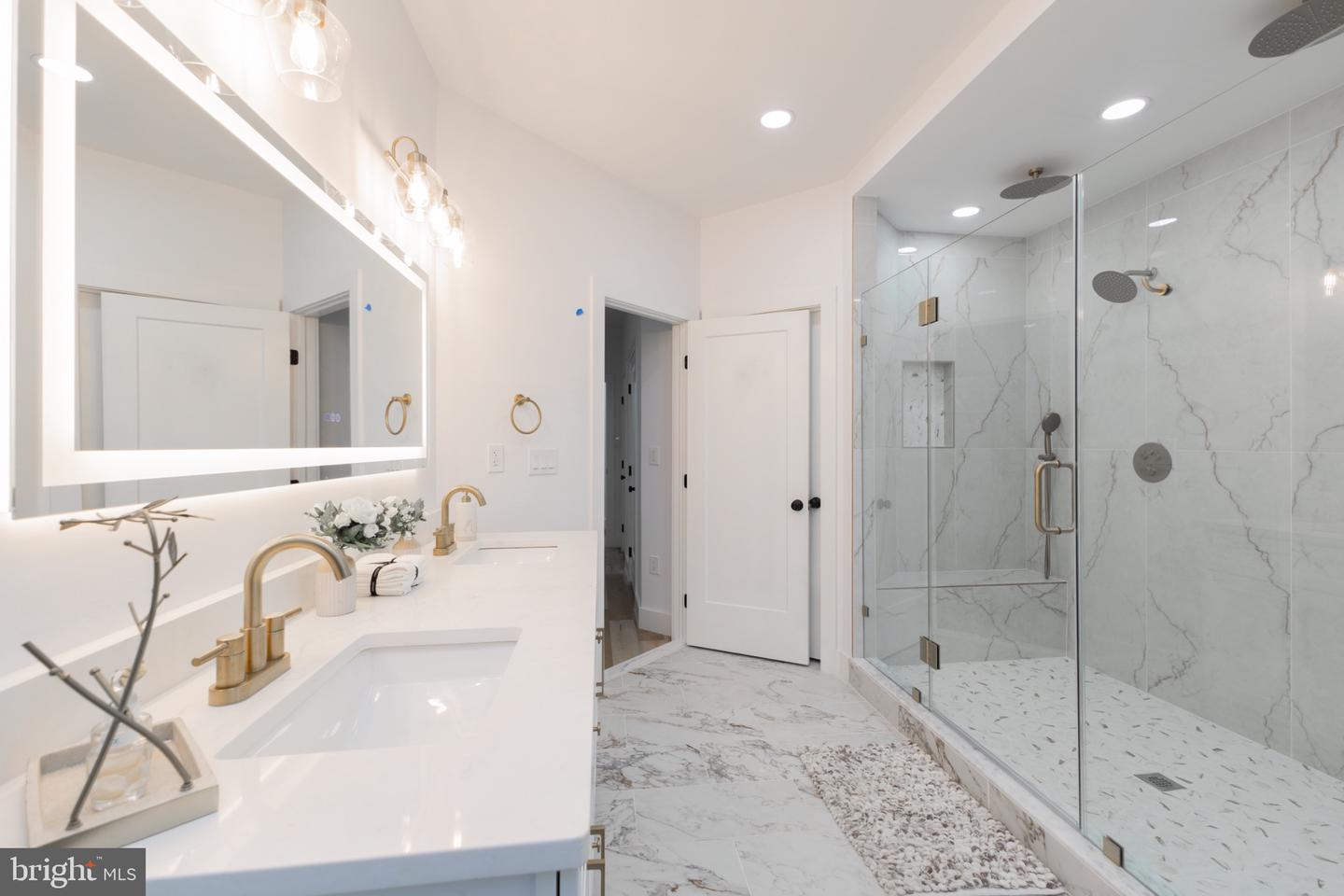 12816 FURNACE MOUNTAIN RD, LOVETTSVILLE, Virginia 20180, 5 Bedrooms Bedrooms, 10 Rooms Rooms,4 BathroomsBathrooms,Residential,For sale,12816 FURNACE MOUNTAIN RD,VALO2103654 MLS # VALO2103654