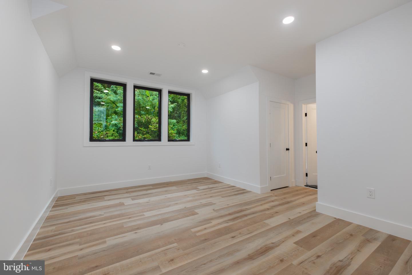 12816 FURNACE MOUNTAIN RD, LOVETTSVILLE, Virginia 20180, 5 Bedrooms Bedrooms, 10 Rooms Rooms,4 BathroomsBathrooms,Residential,For sale,12816 FURNACE MOUNTAIN RD,VALO2103654 MLS # VALO2103654