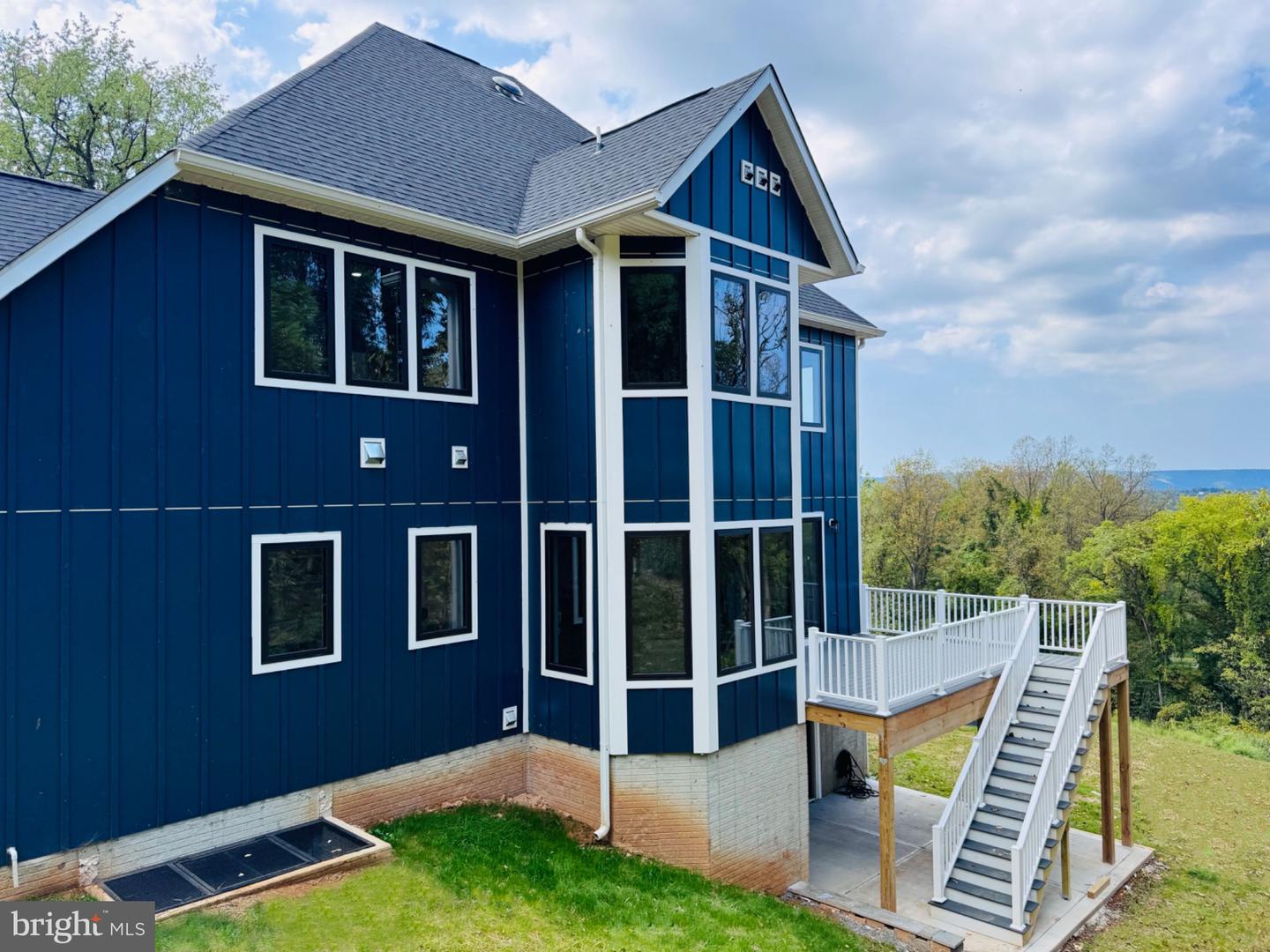 12816 FURNACE MOUNTAIN RD, LOVETTSVILLE, Virginia 20180, 5 Bedrooms Bedrooms, 10 Rooms Rooms,4 BathroomsBathrooms,Residential,For sale,12816 FURNACE MOUNTAIN RD,VALO2103654 MLS # VALO2103654