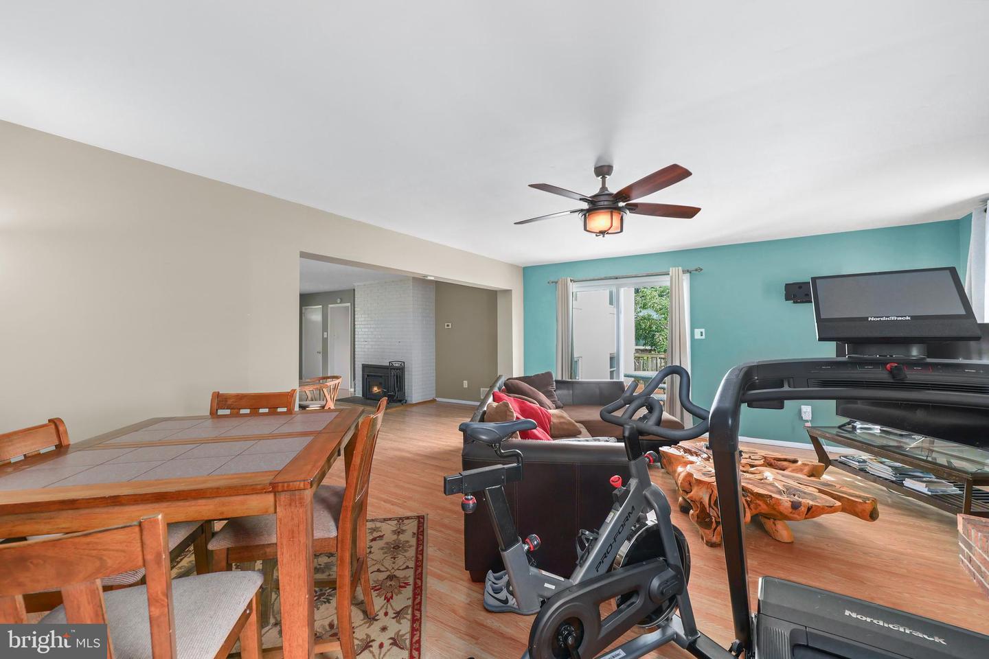 5513 HINTON ST, SPRINGFIELD, Virginia 22151, 4 Bedrooms Bedrooms, ,2 BathroomsBathrooms,Residential,For sale,5513 HINTON ST,VAFX2260112 MLS # VAFX2260112