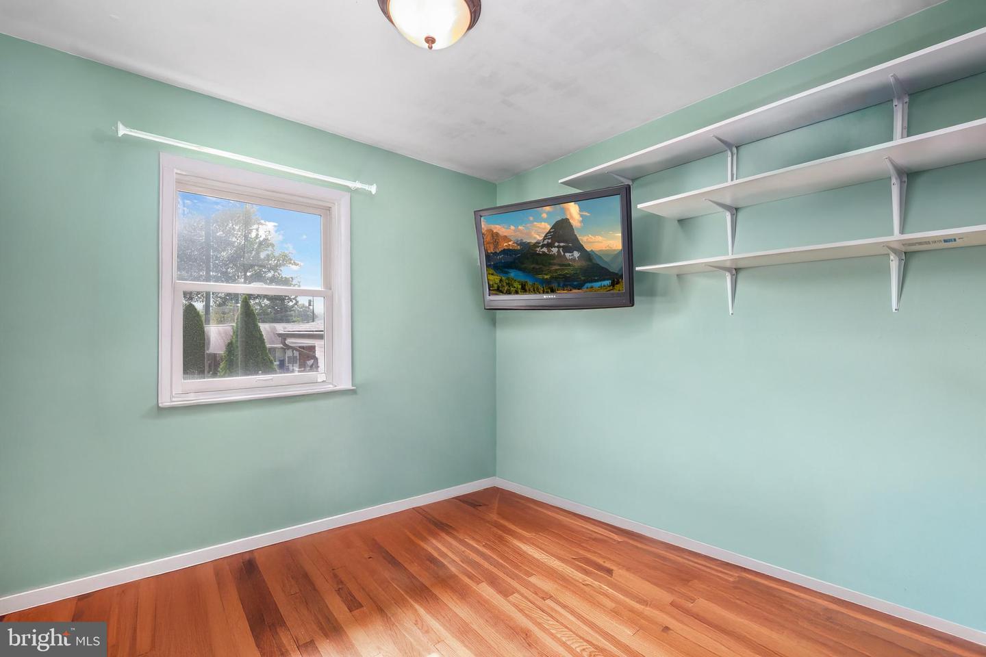 5513 HINTON ST, SPRINGFIELD, Virginia 22151, 4 Bedrooms Bedrooms, ,2 BathroomsBathrooms,Residential,For sale,5513 HINTON ST,VAFX2260112 MLS # VAFX2260112
