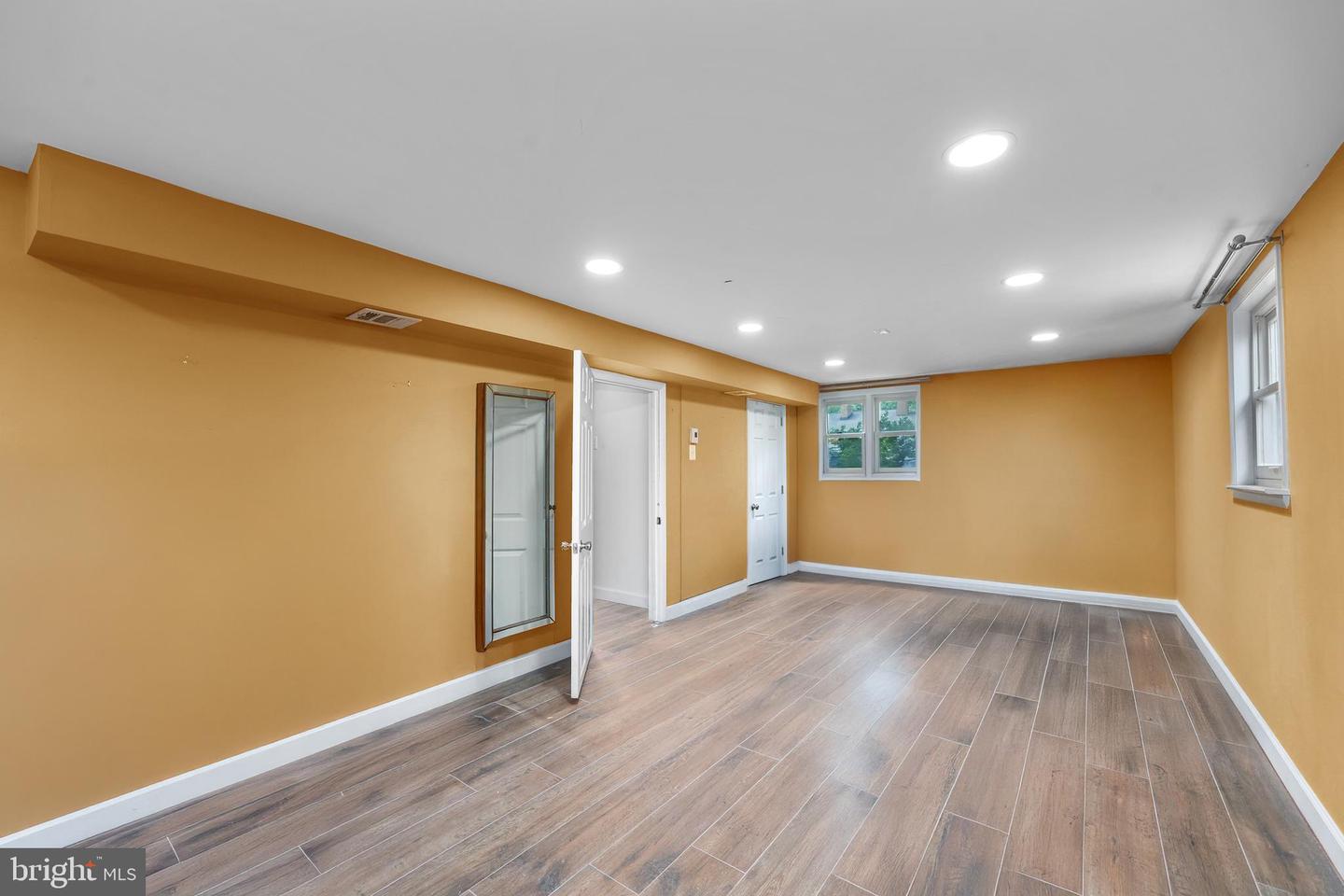 5513 HINTON ST, SPRINGFIELD, Virginia 22151, 4 Bedrooms Bedrooms, ,2 BathroomsBathrooms,Residential,For sale,5513 HINTON ST,VAFX2260112 MLS # VAFX2260112