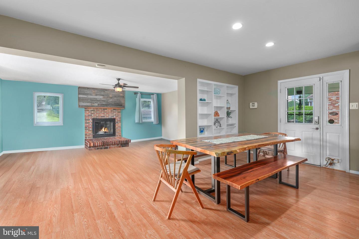 5513 HINTON ST, SPRINGFIELD, Virginia 22151, 4 Bedrooms Bedrooms, ,2 BathroomsBathrooms,Residential,For sale,5513 HINTON ST,VAFX2260112 MLS # VAFX2260112