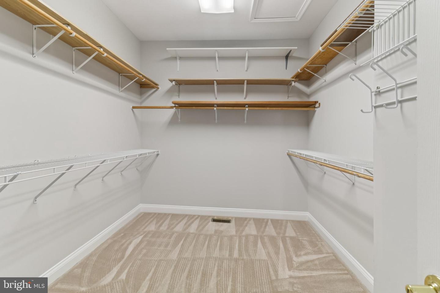 6824 DERBY RUN WAY, GAINESVILLE, Virginia 20155, 3 Bedrooms Bedrooms, ,3 BathroomsBathrooms,Residential,For sale,6824 DERBY RUN WAY,VAPW2101182 MLS # VAPW2101182