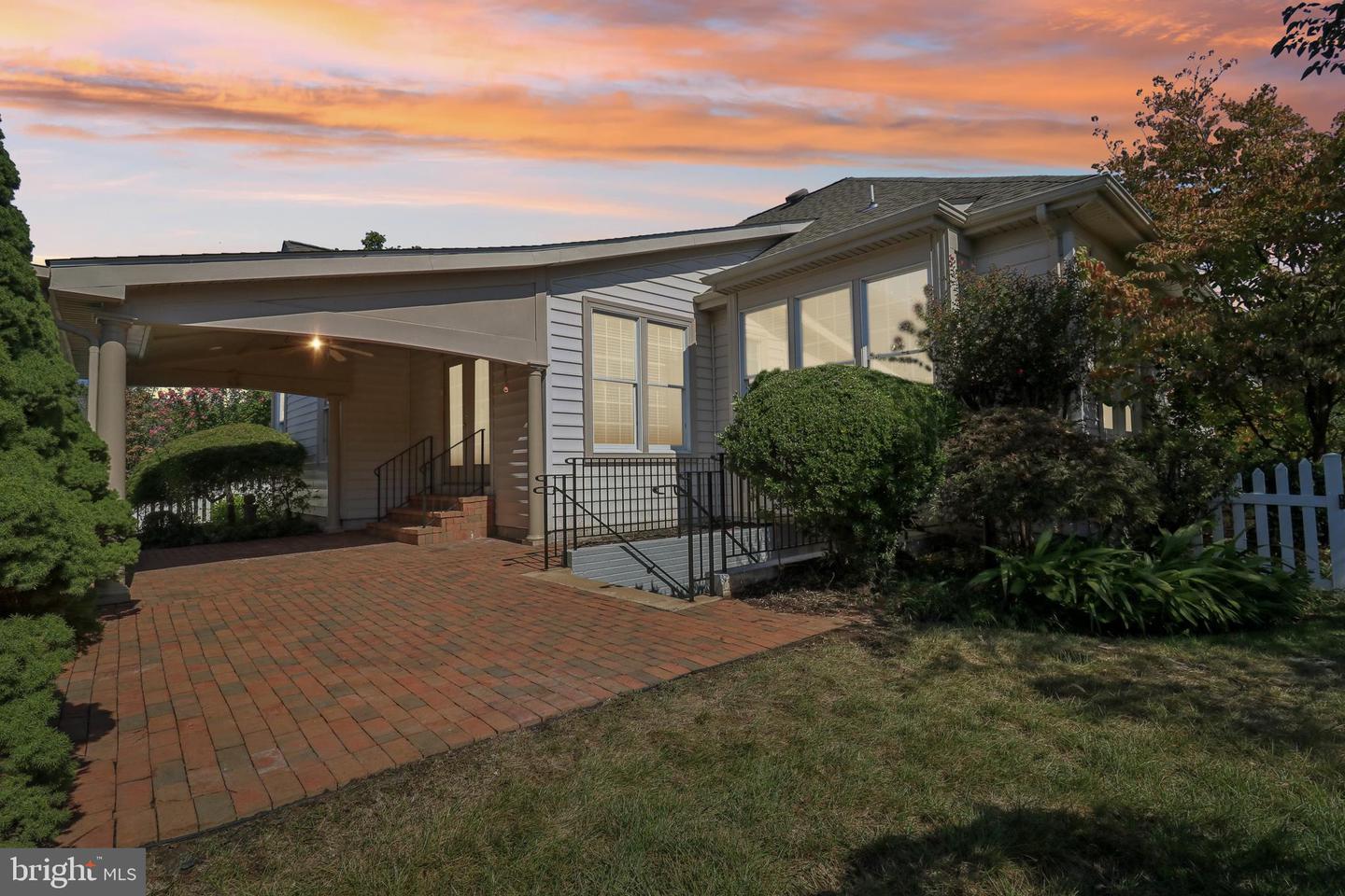6824 DERBY RUN WAY, GAINESVILLE, Virginia 20155, 3 Bedrooms Bedrooms, ,3 BathroomsBathrooms,Residential,For sale,6824 DERBY RUN WAY,VAPW2101182 MLS # VAPW2101182